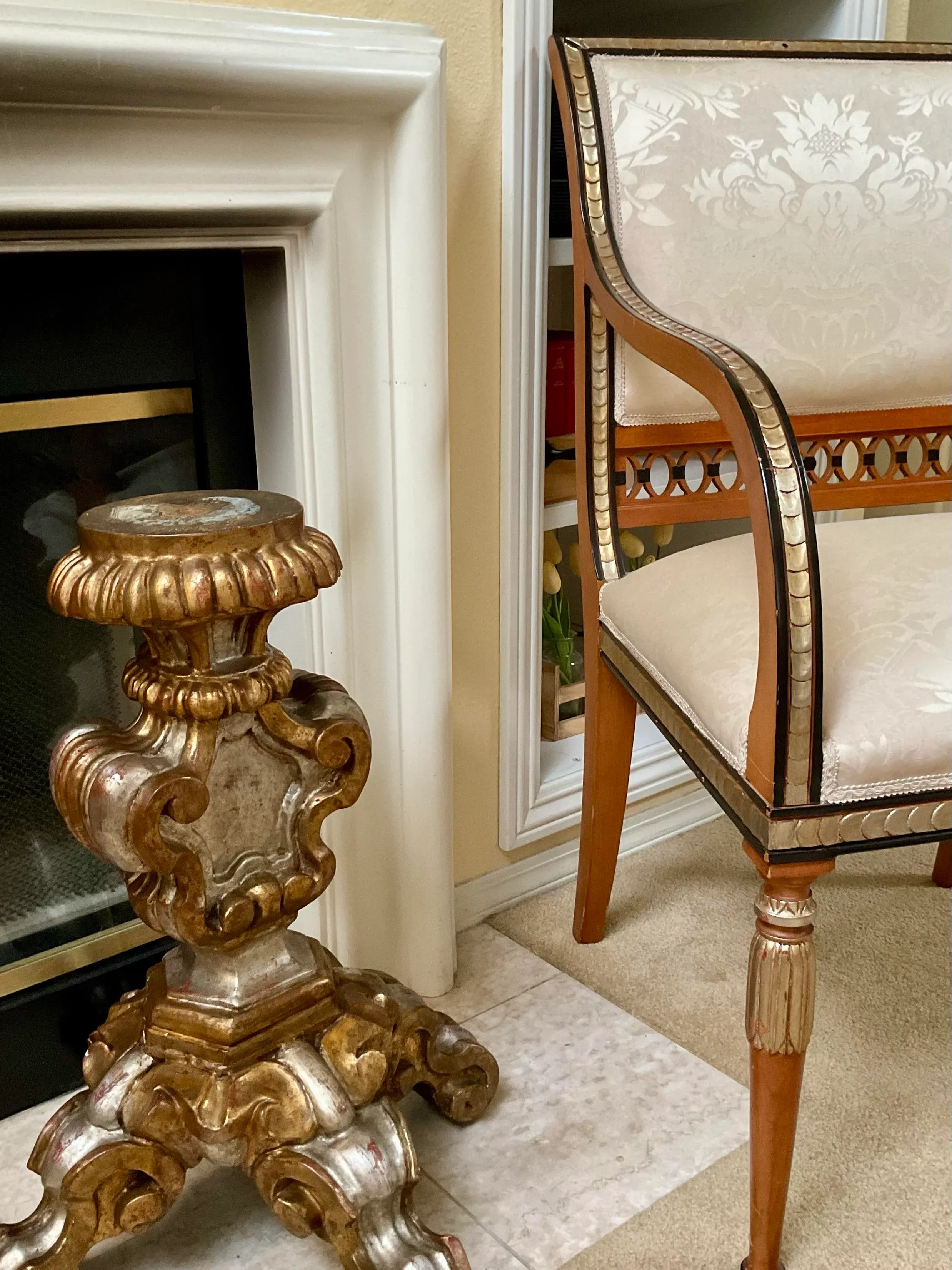 Early 20th Century Italian Hand Craved Pedestal Gilded With Gold and Silver Leaf