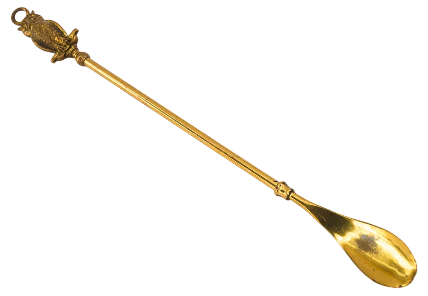 vintage-shoehorn-in-brass-