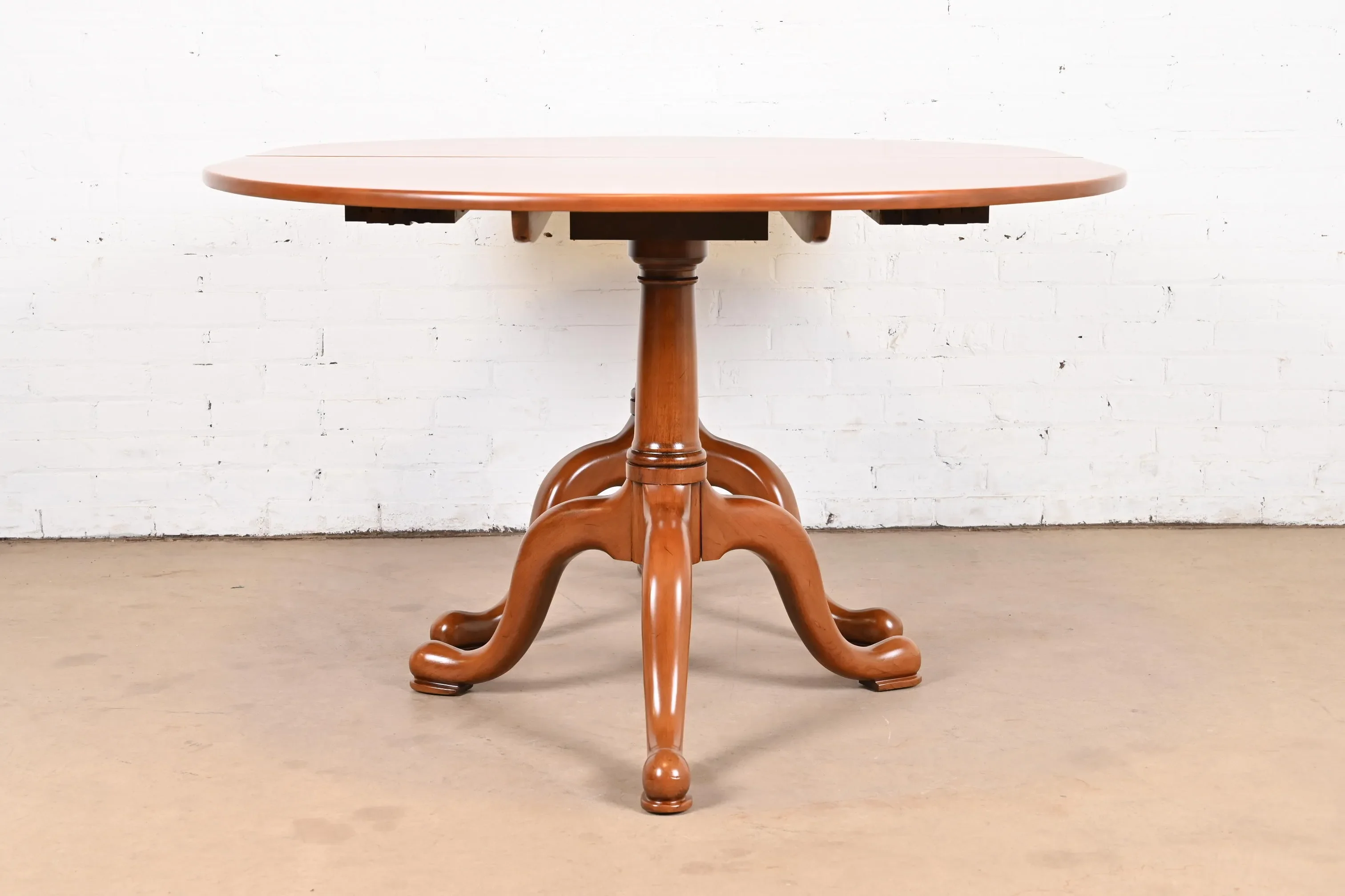 クラシック ダイニングテーブル Henkel-Harris & Drexel クラシック ダイニングテーブル Henkel-Harris & Drexel クラシック