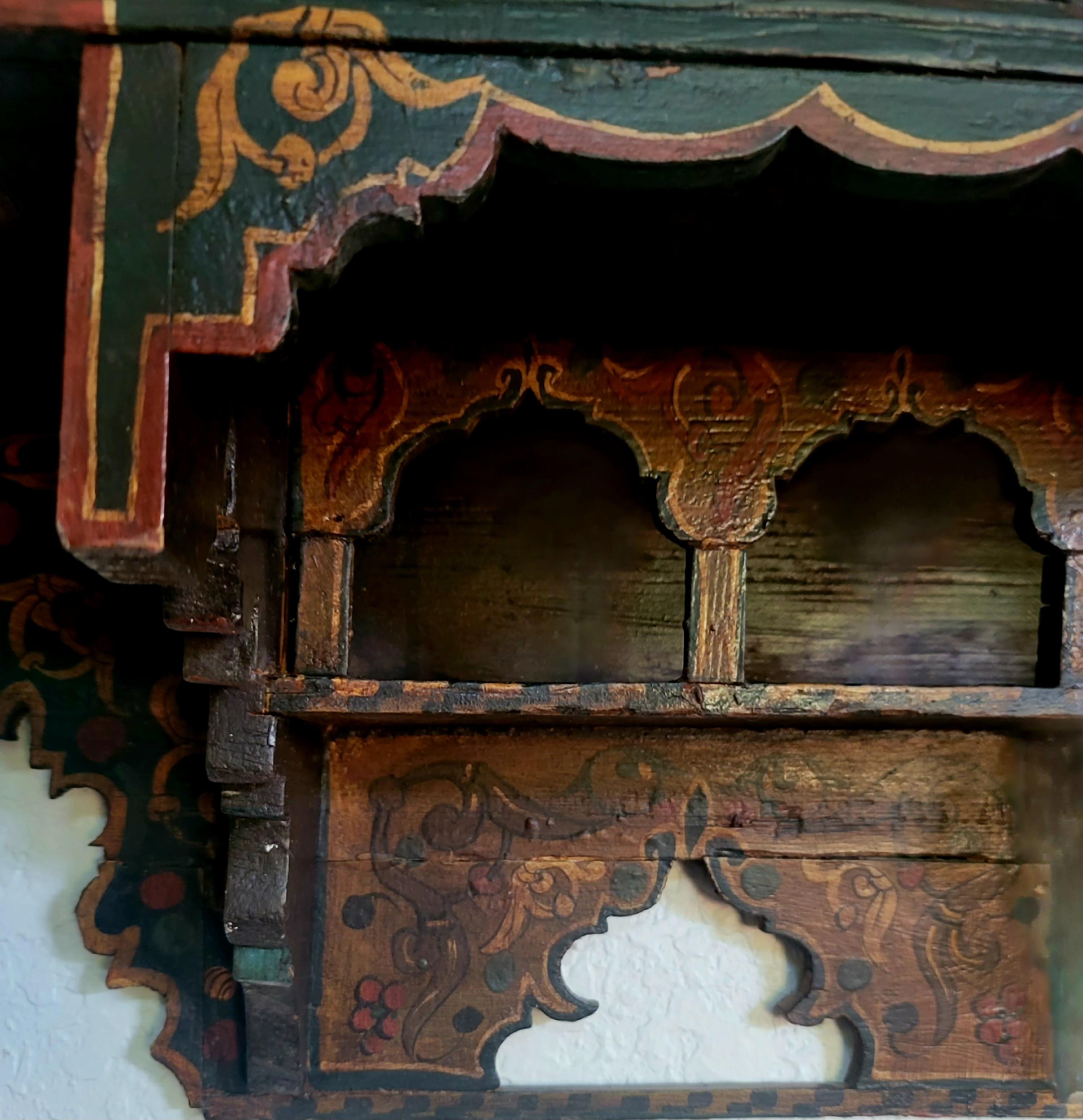 Vintage Moroccan Hand-Painted Wall ShelfAntique 19th Century Imari Arita Paired Export Porcelain - a Pair