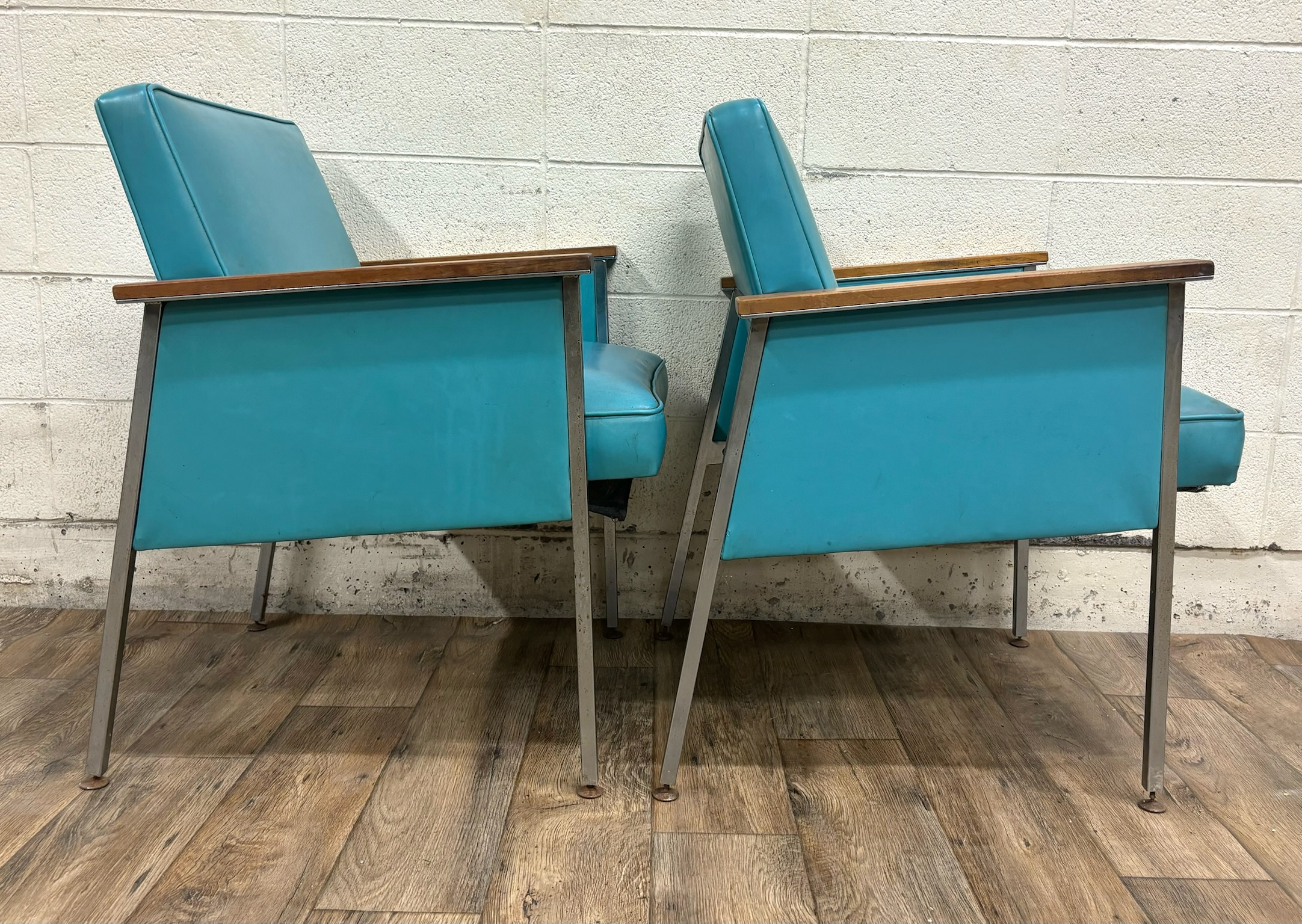 Vintage Designcraft Metal Mfg Mid Century Vinyl and Metal Tanker