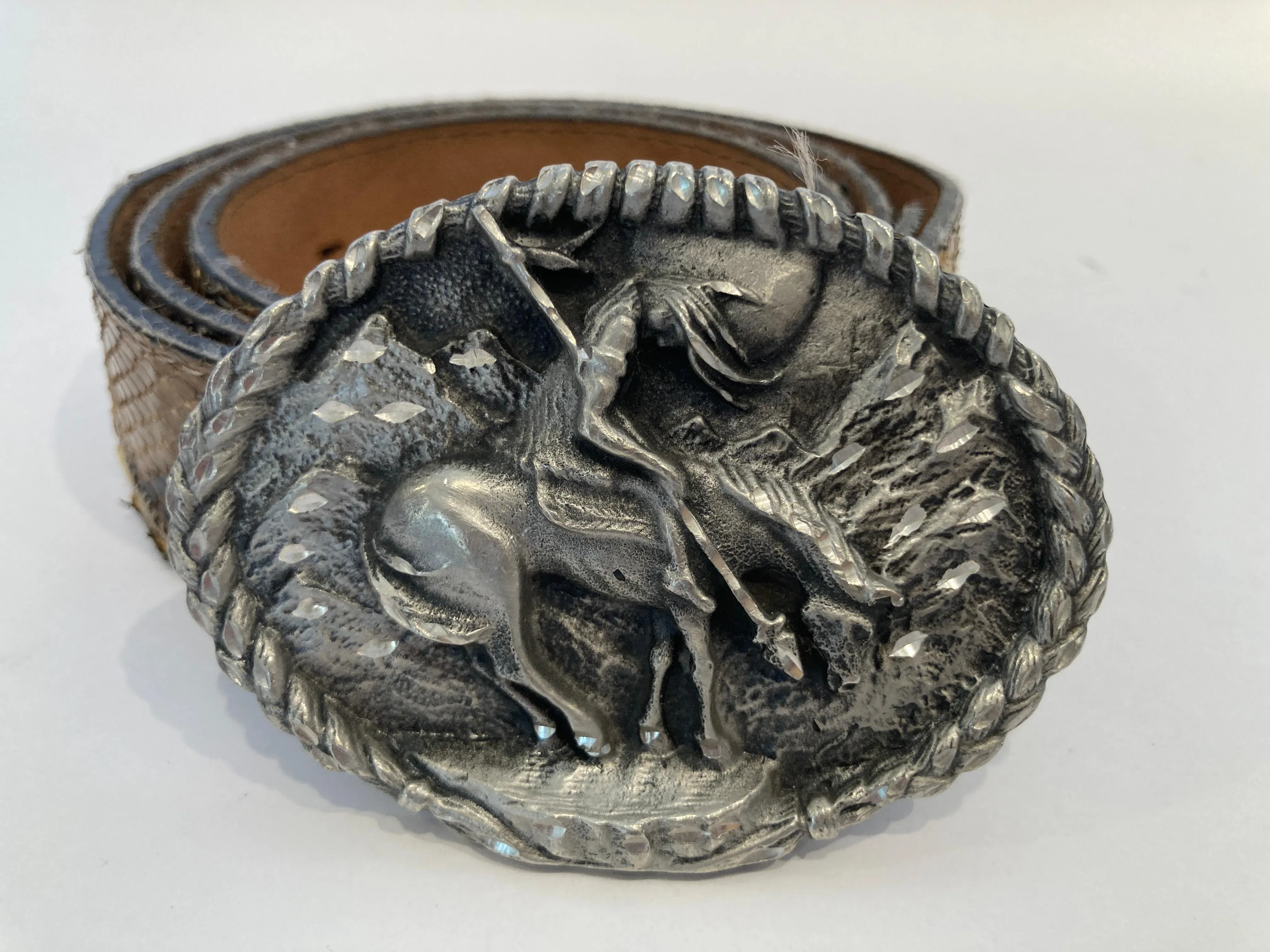 vintage-cowboy-buckle-end-of-