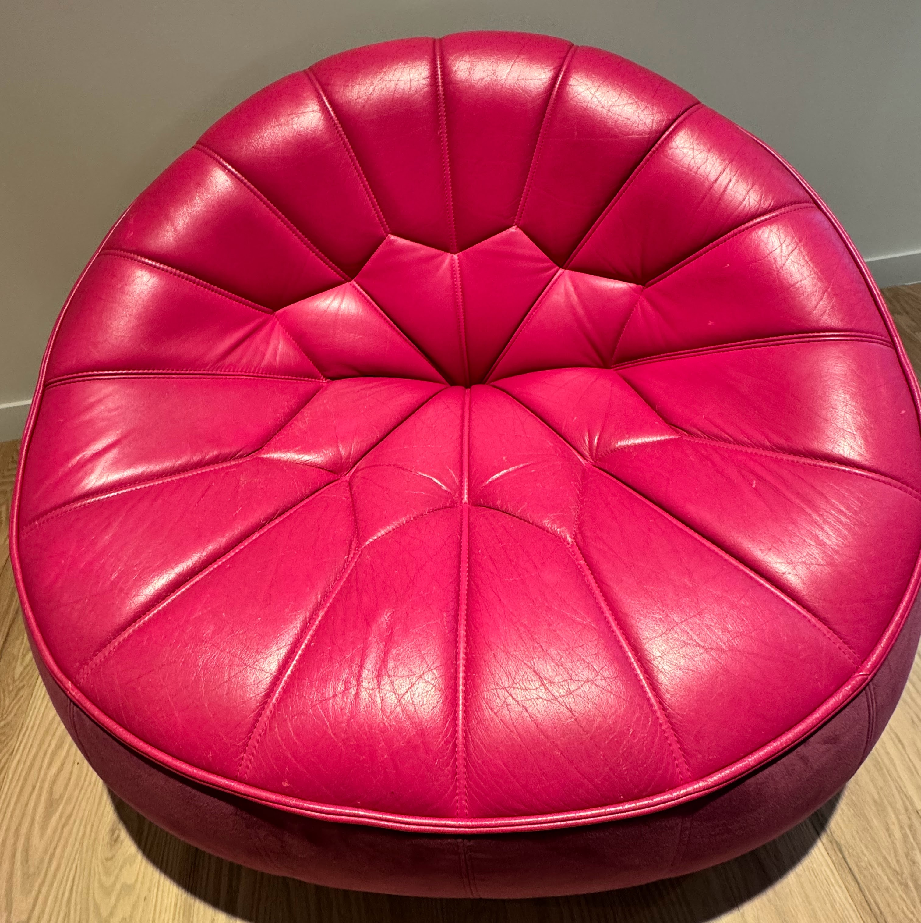 Ligne Roset Pumpkin ダークブラウン 円形オットマン Ligne Roset Pumpkin Swivel Lounge Chair and Ottoman Set