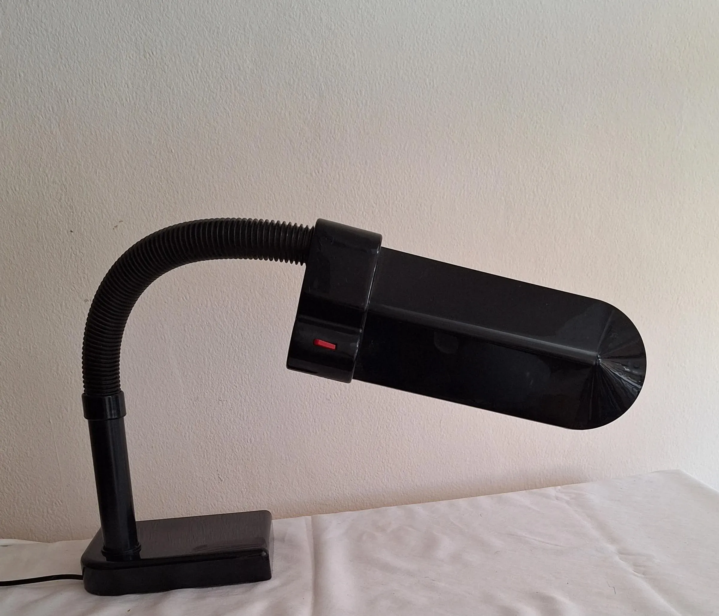 Vintage Adjustable Italian Desk Lamp from the 80s with Black