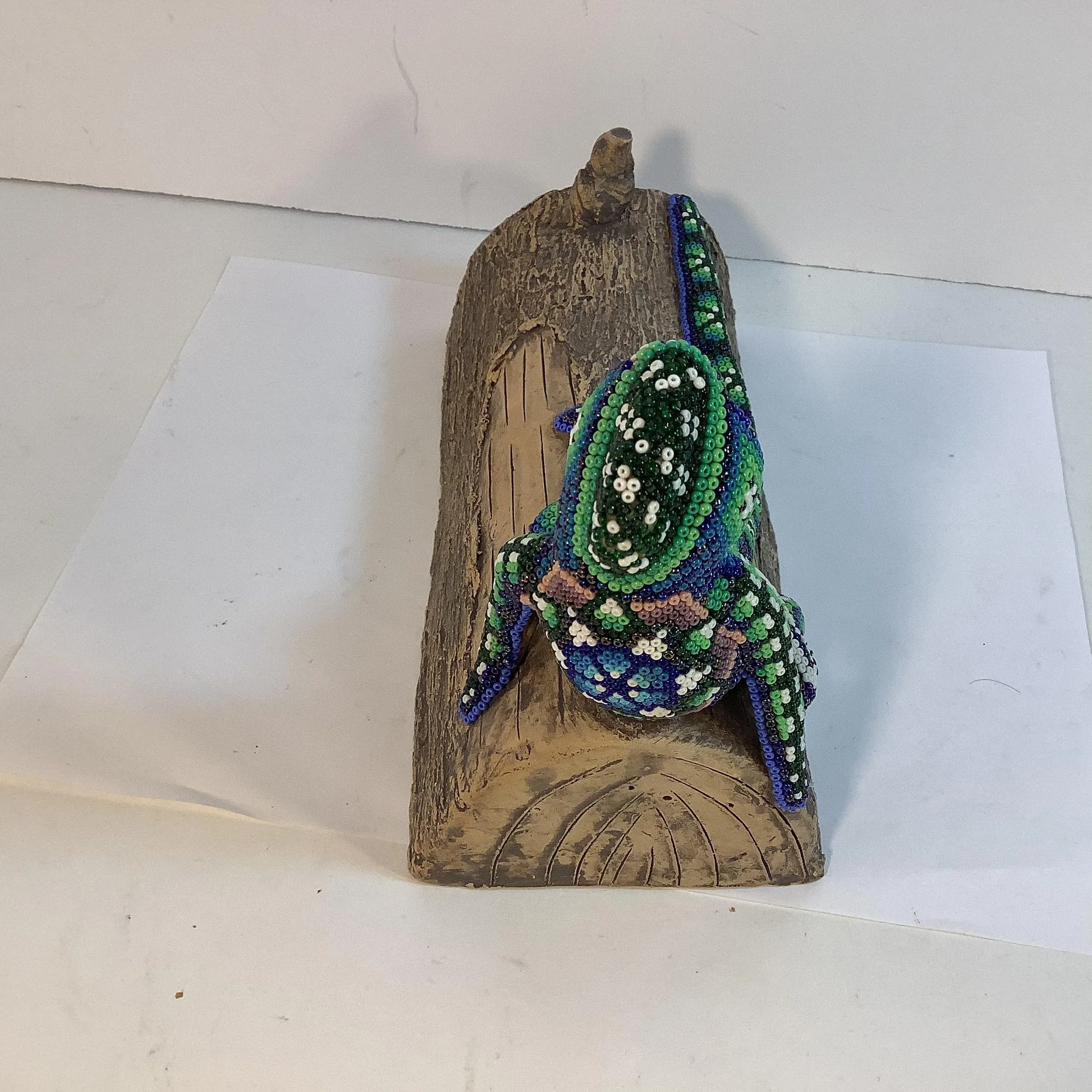 Mid-Century Art Deco Beaded Lizard on a Faux Bois Ceramic Log