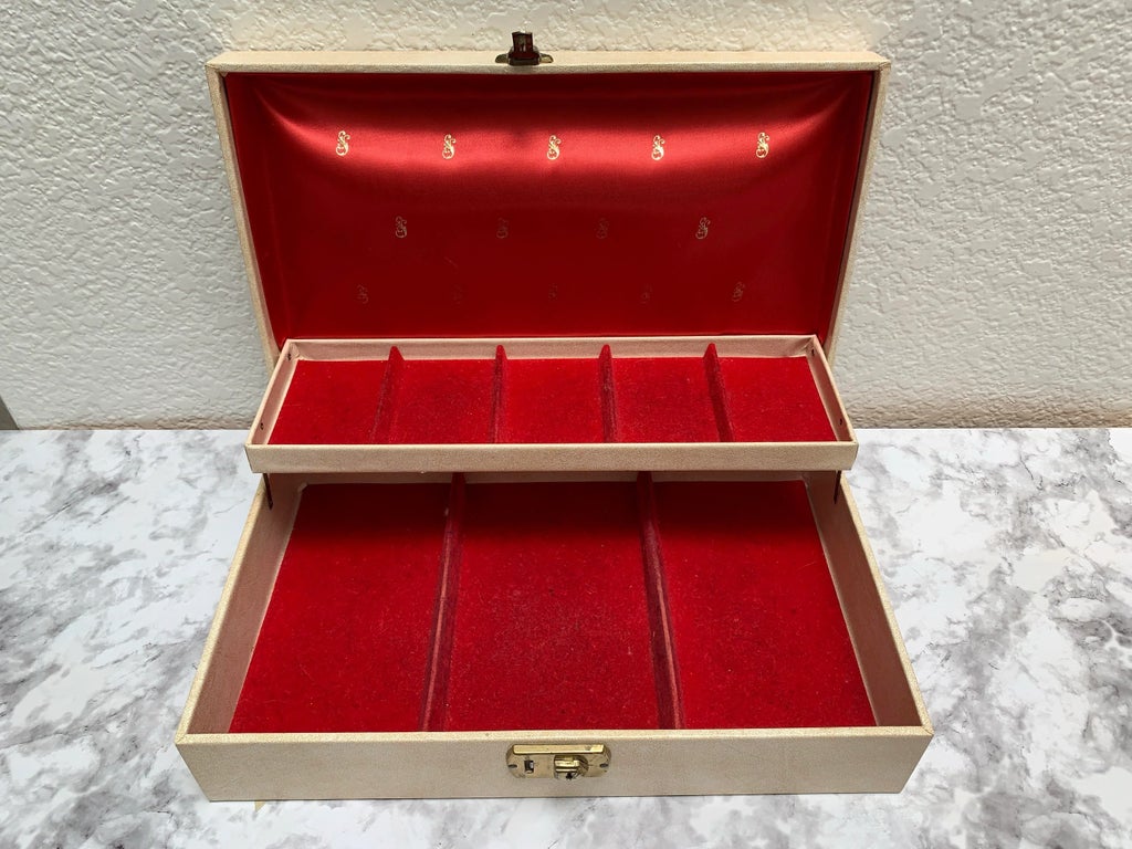 Red  Velvet  Box with Gold Rope Accent‎ Red Velvet Treasure Chest Ring Box Display Jewelry Gift Box  main image 2