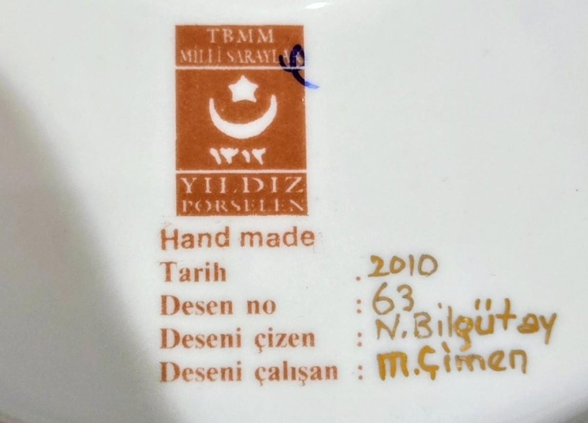 Handmade Turkish Yıldız Porcelain Plate in Shadowbox Frame – Floral Motif, TBMM Milli Saraylar Edition (2010)