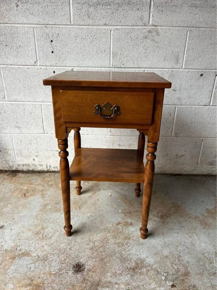 Mid 20th Century Vintage Ethan Allen 10-5026 Heirloom Nutmeg Maple 
