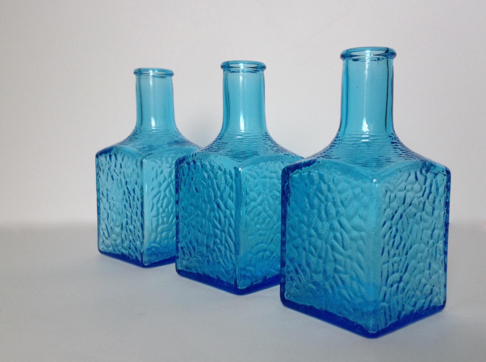 邦楽 sweet william blue arte frasco Stevens and Williams Blue Cameo Vase - Hickmet Fine Arts