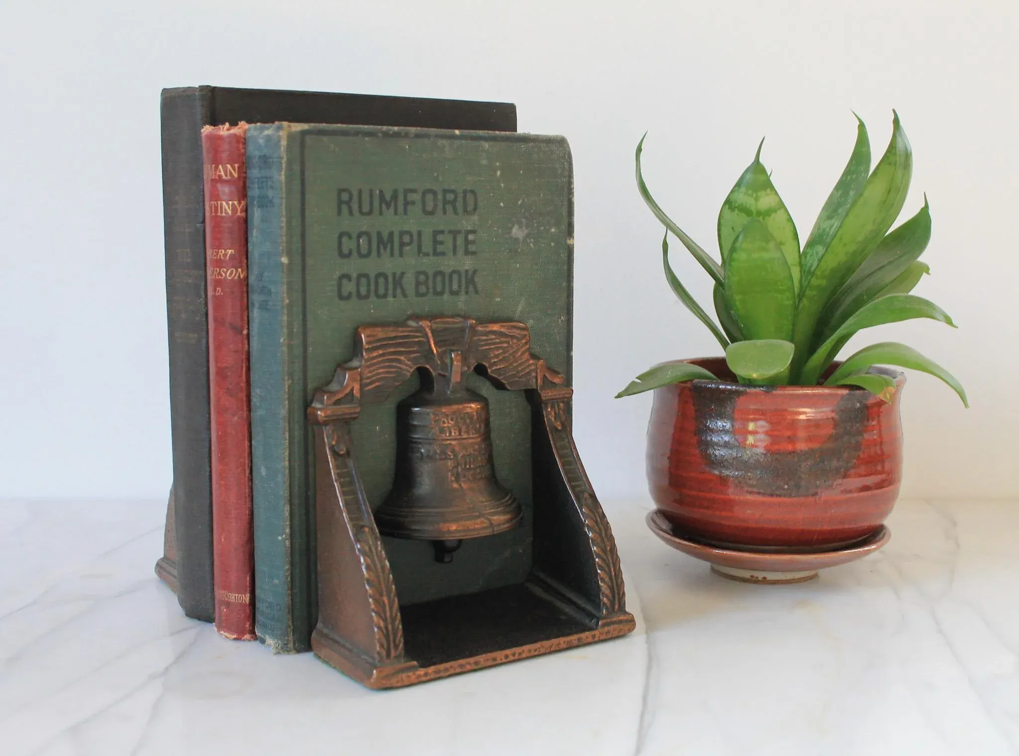 アンティーク雑貨 LibertyBell Bookend&Ornament atlast&co. Early American Cast Iron Liberty Bell Bookends - A Pair | Chairish