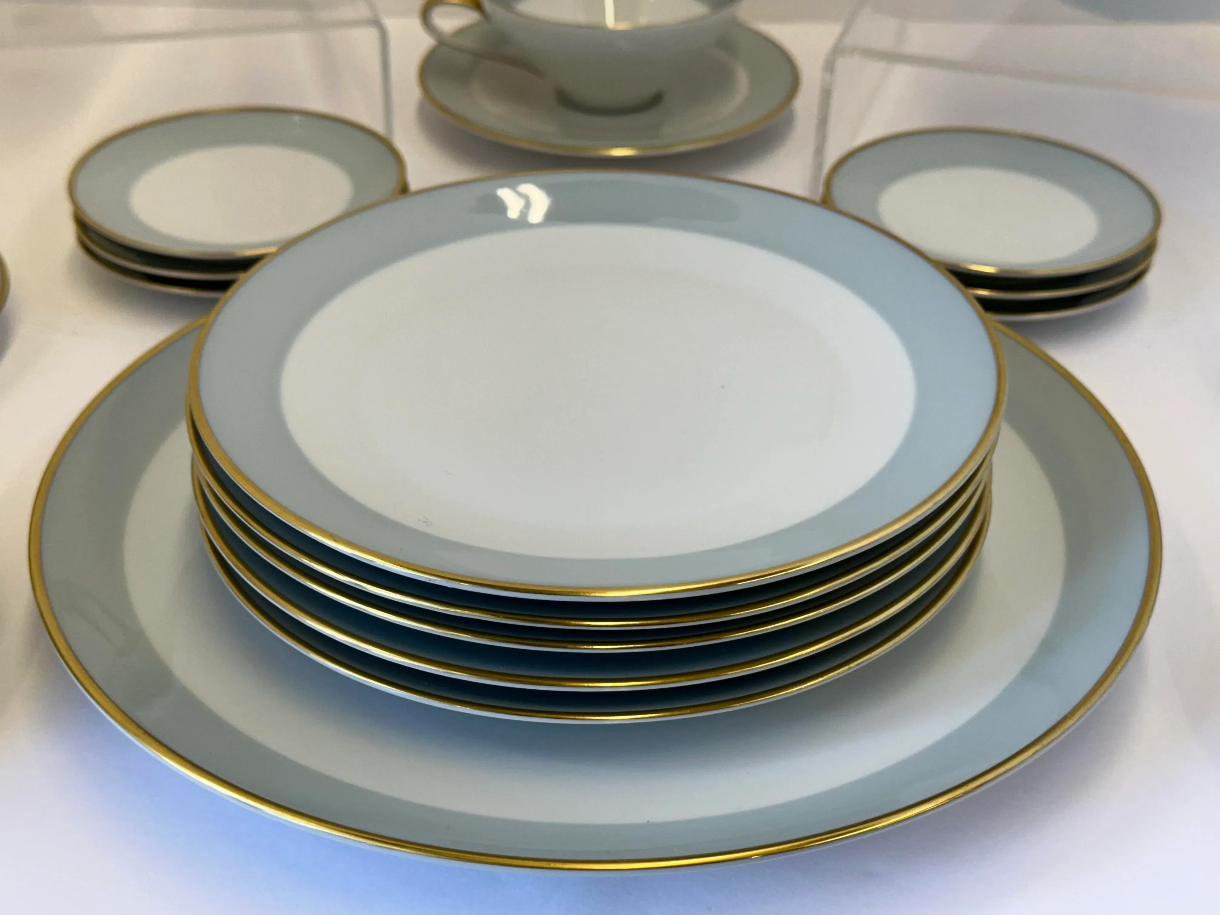 Mid 20th Century Hutschenreuther Selb Bavaria, Germany China Tea