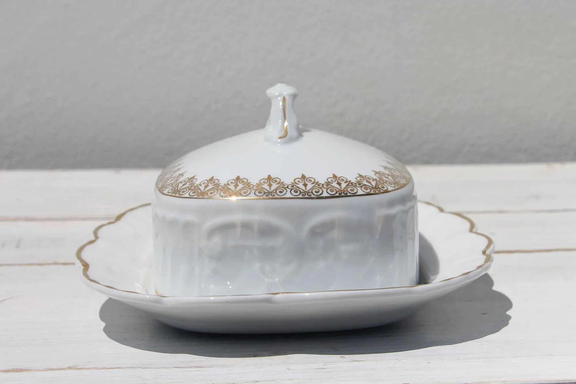 1930s Vista Alegre Porcelain Butter Tub With Cover & Stand
