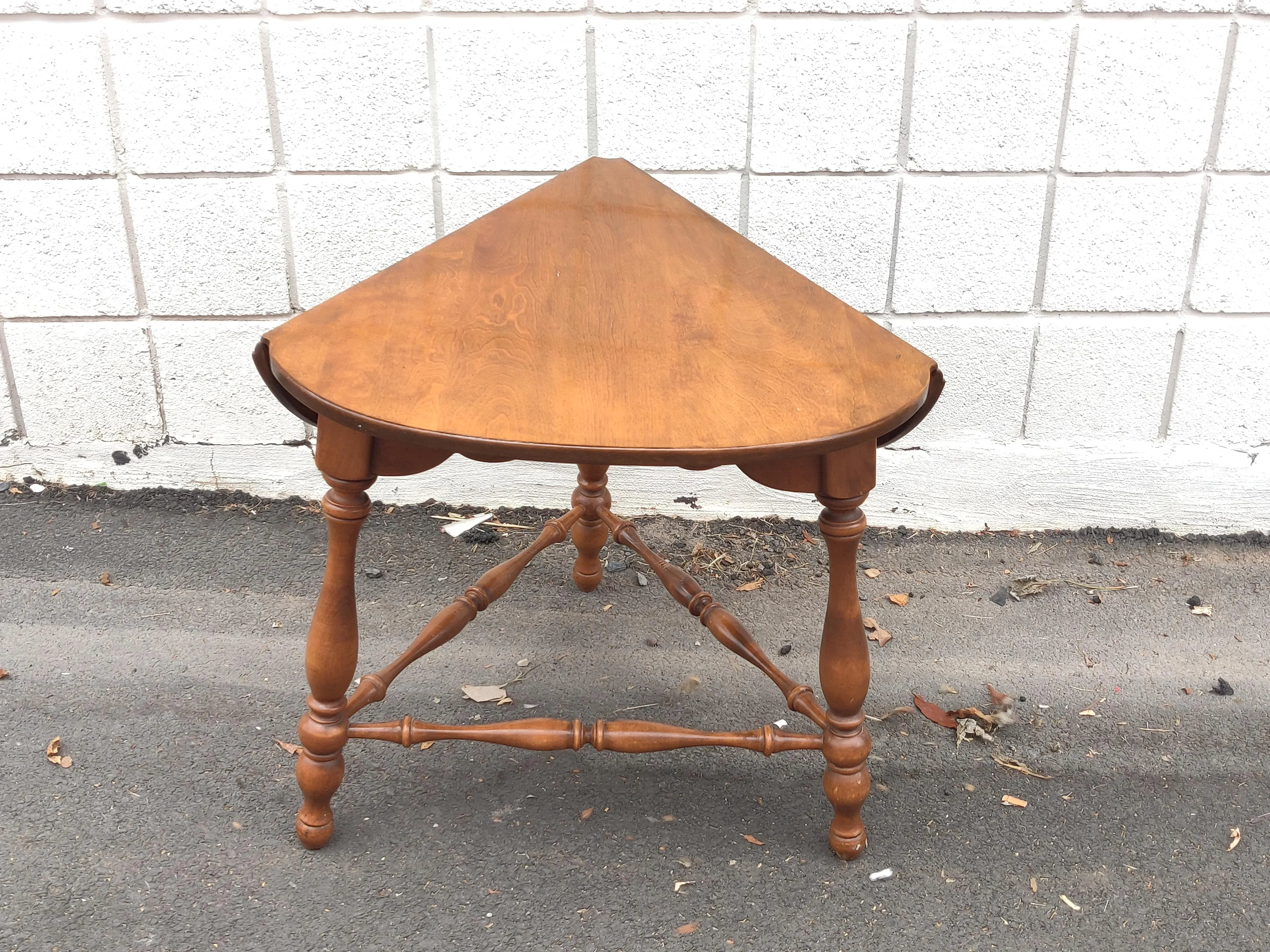 Ethan Allen Solid Maple Brown Drop Leaf Clover Shape Accent Side