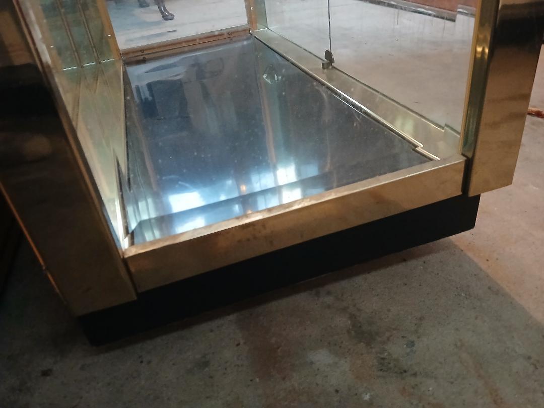 1980 Brass and Glass China Vitrene Display Cabinet, Manner of Mastercraft main image 6