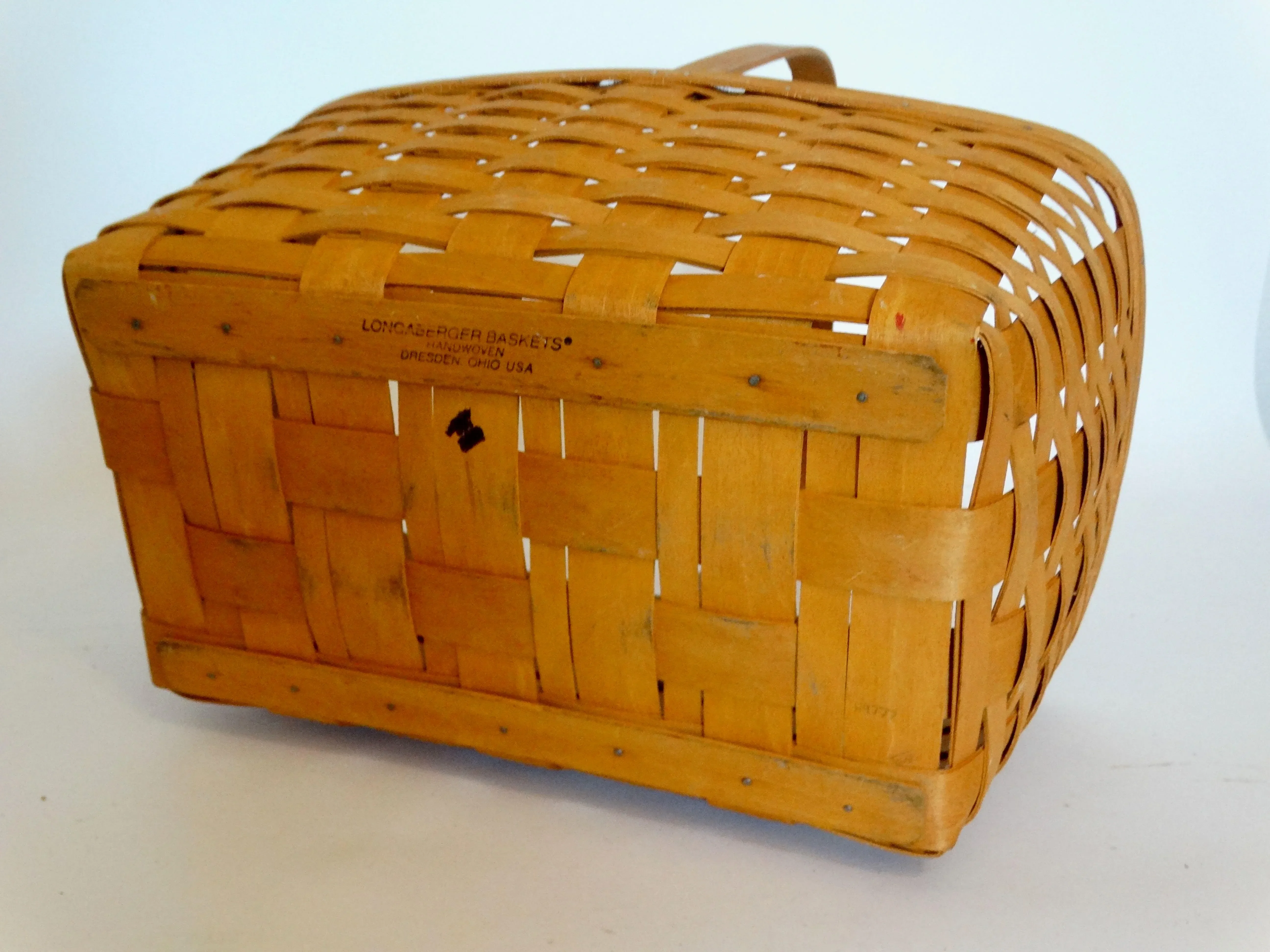 longaberger tobacco basket Pie With Lid And Protector Products Included Collectors 1776 Founders Basket 15.5L x 10W x 4.5H Founders Protector 14.5L x 8W x 2H The Founders Basket with Protector pairs patriotic handwoven beauty with everyday practicality  a complete set for Americas 250th Vintage Longaberger Basket with Leather