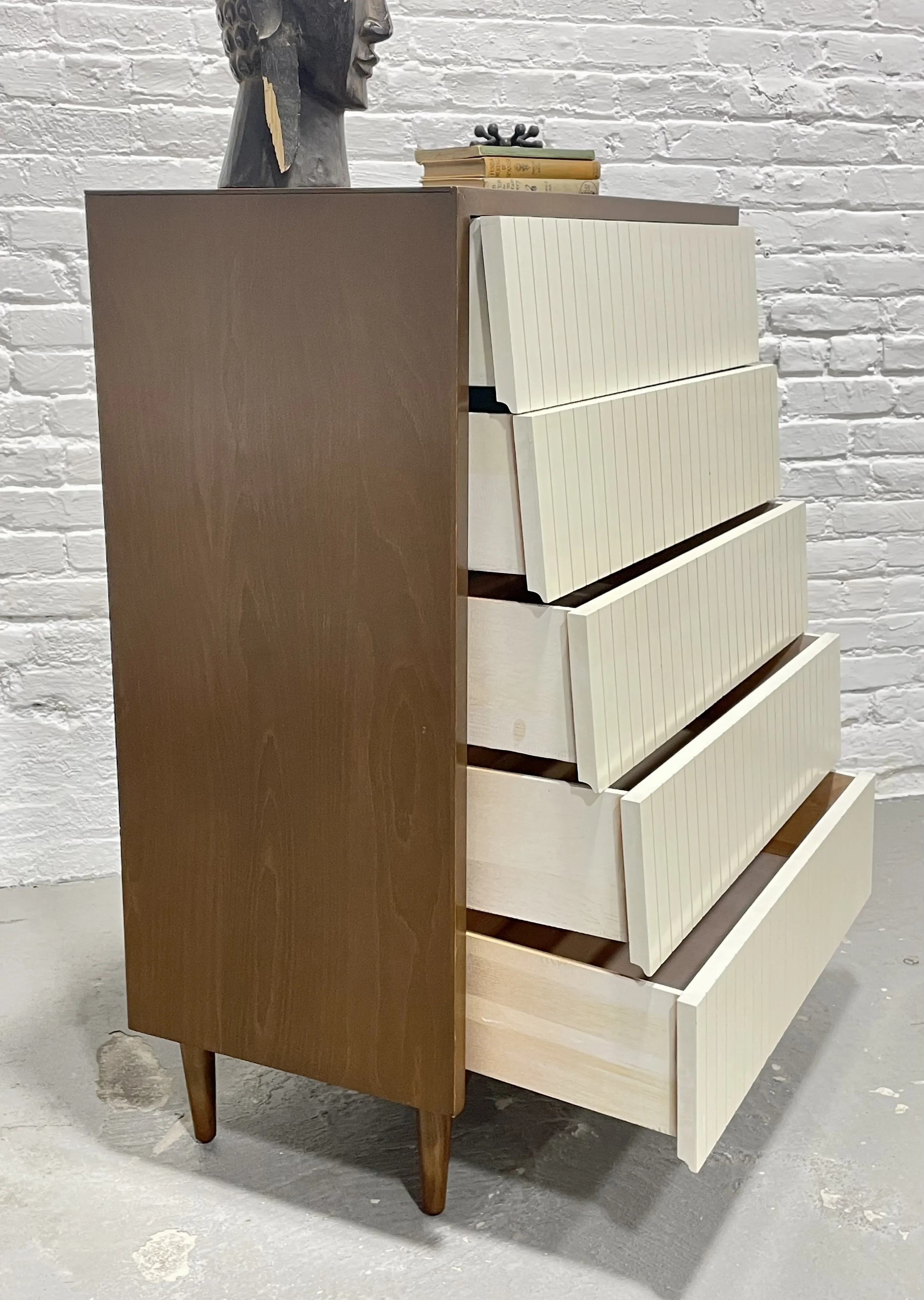 brown childs white dresser Bébé – flourestudio