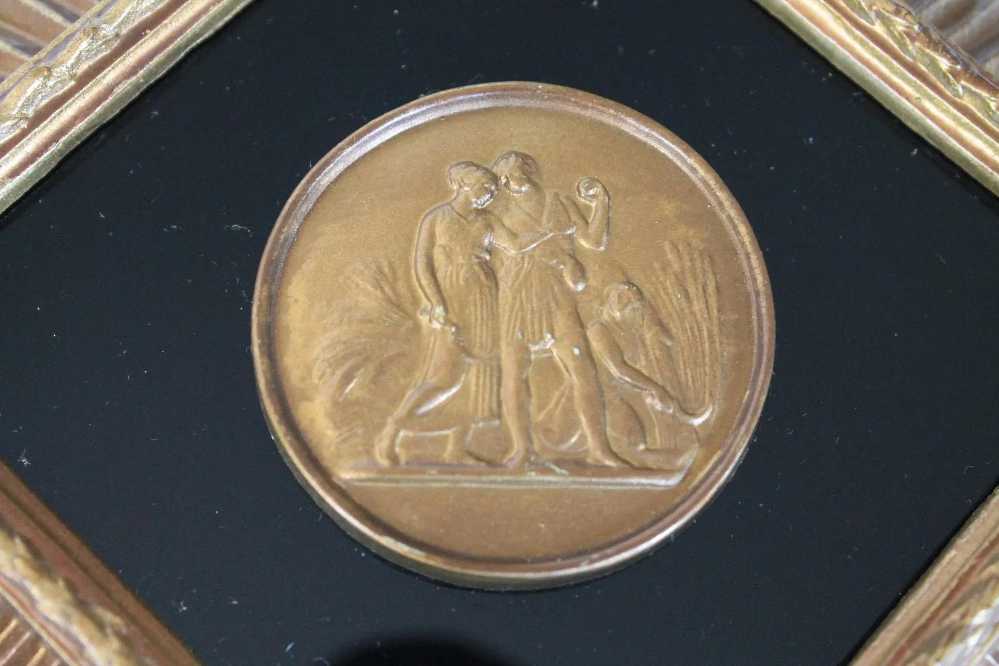 Cat bed - whiteVintage Black & Gold Neoclassical Style Wall Hangings by Turner Mfg. Co. S/4