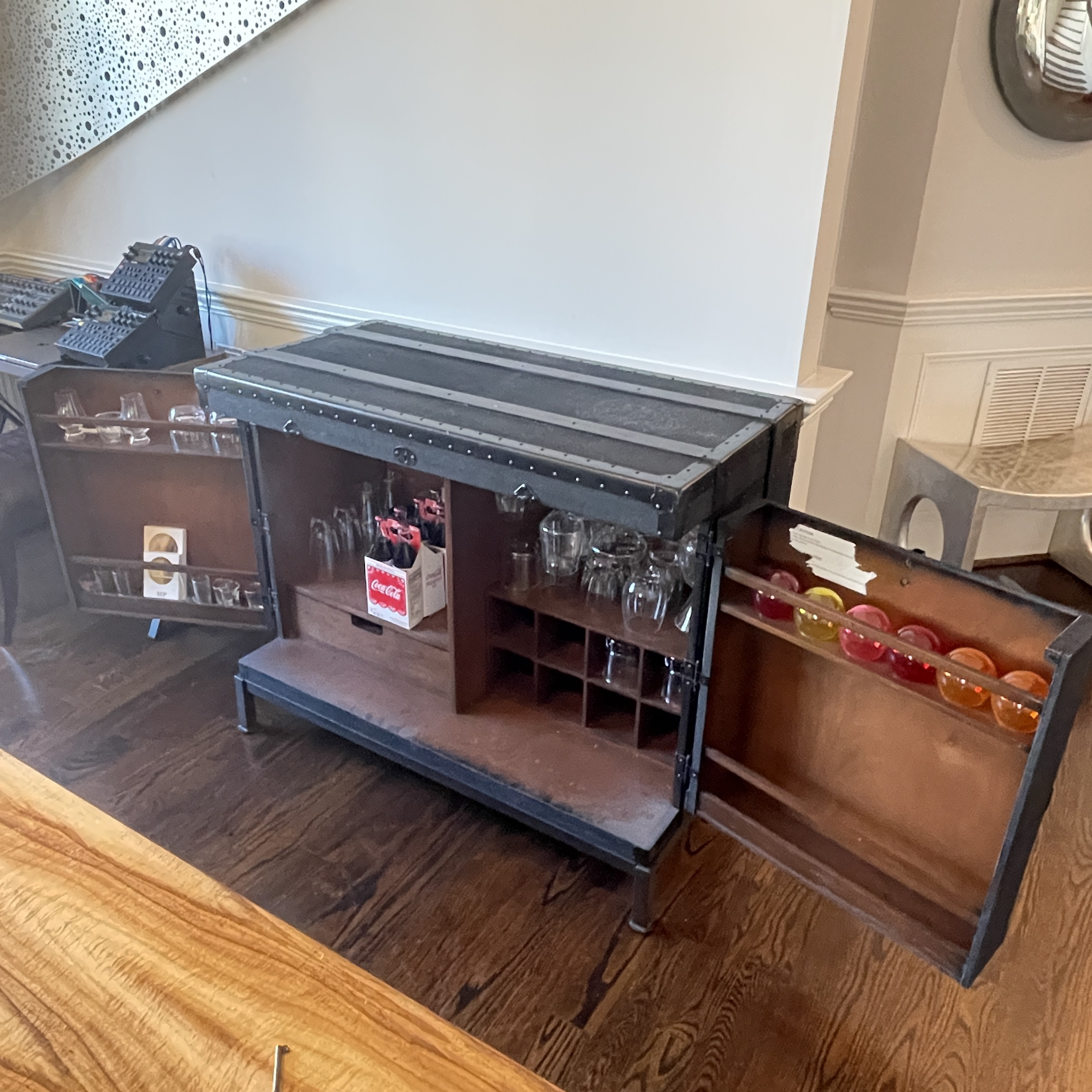 Ludlow Trunk Bar Cabinet, Bar Furniture