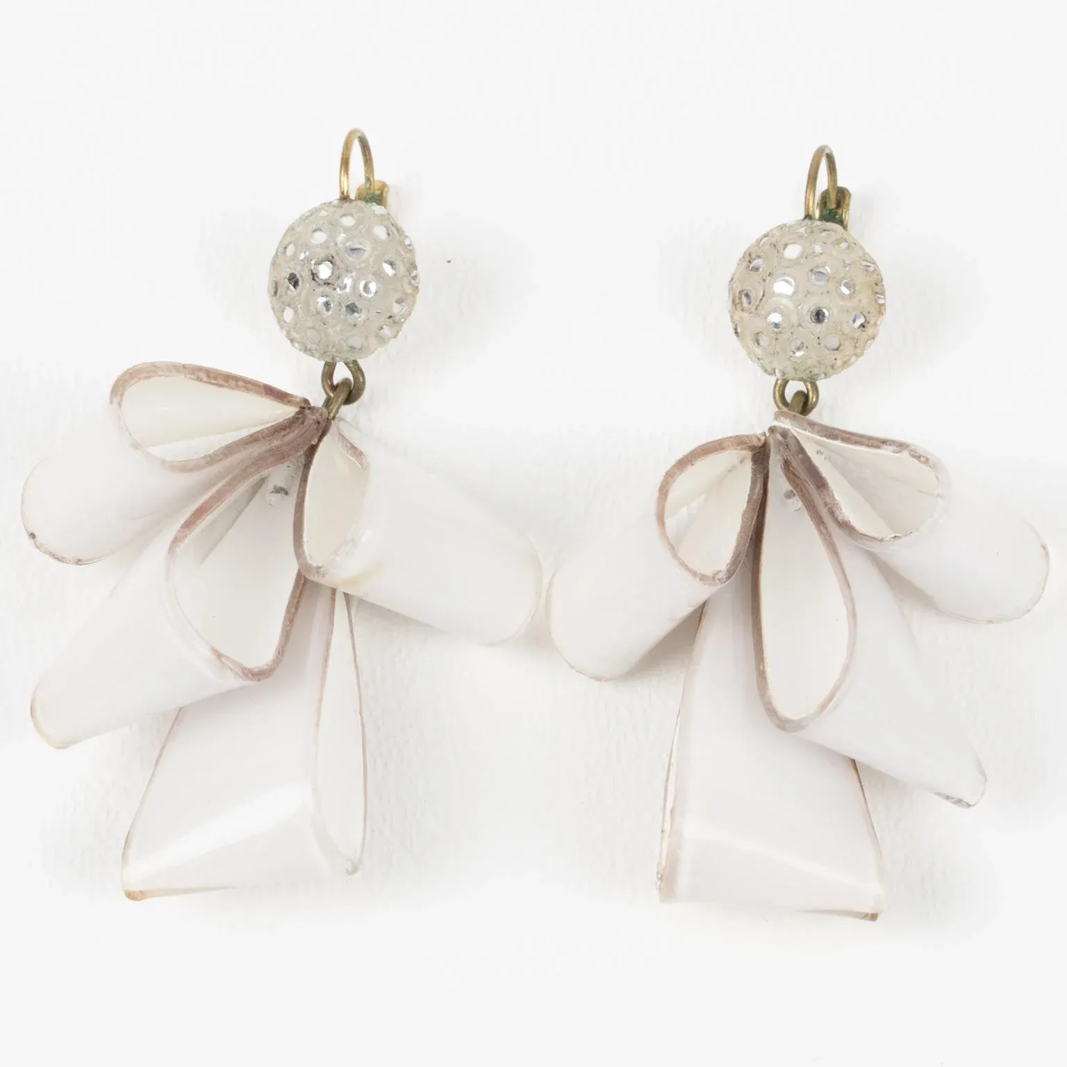 Cilea Paris Dangle Resin Pair of Pierced Earrings Off-White Ribbon