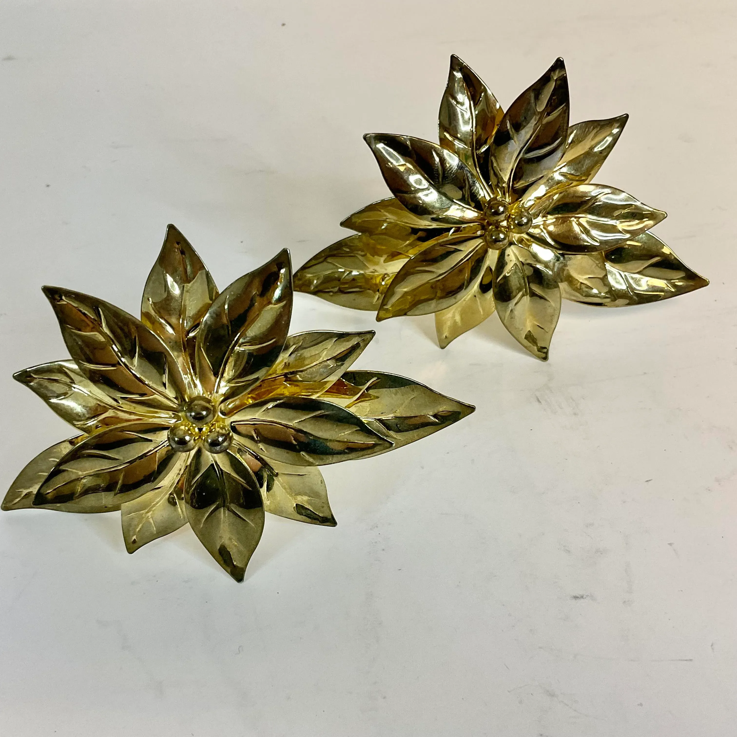 1970s Vintage Americana Traditional Brass Christmas Poinsettia Napkin Rings - Set of 11