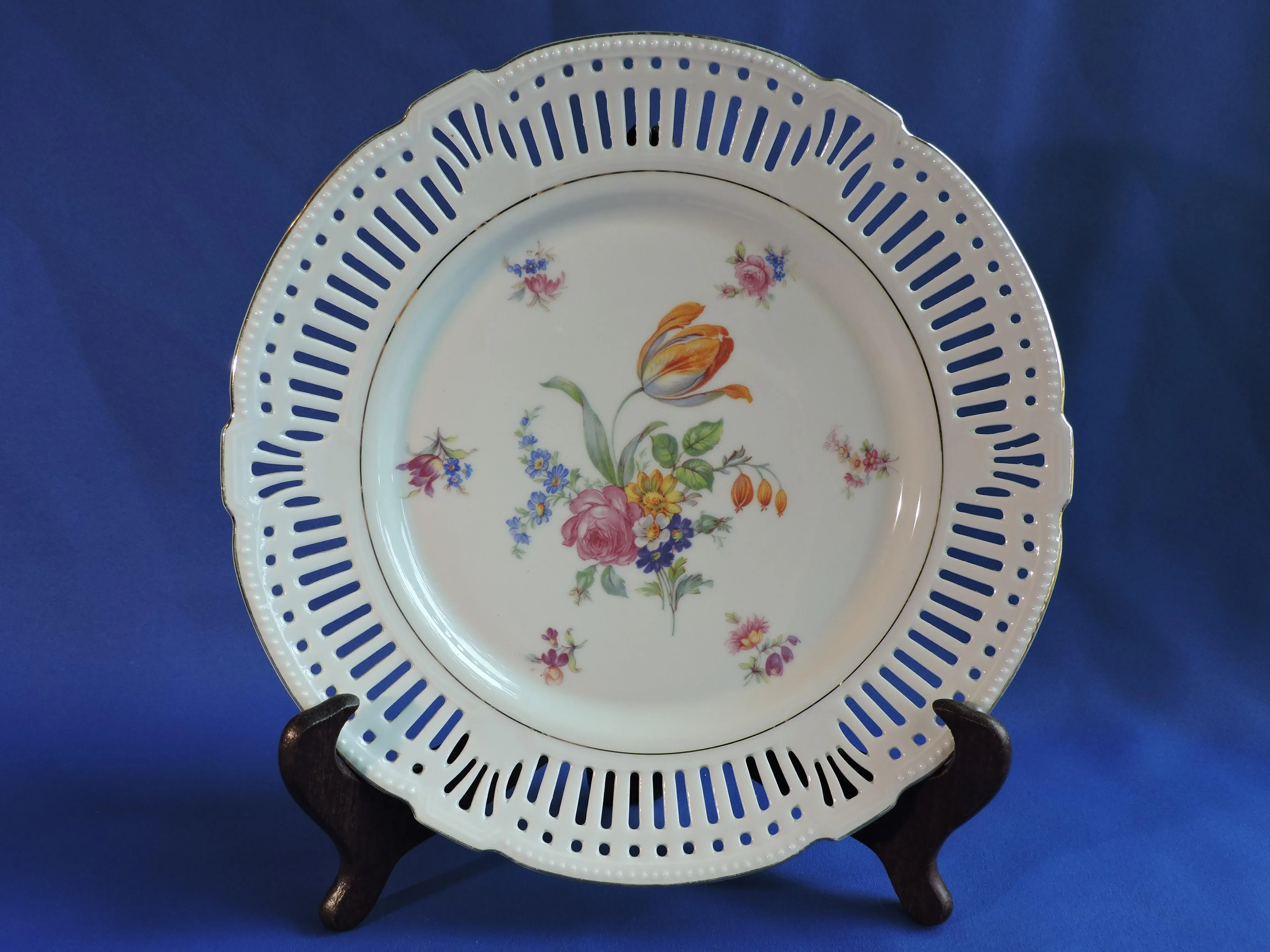 Circa 1946-49 Schwarzenhammer Bavairan Porcelain Reticulated