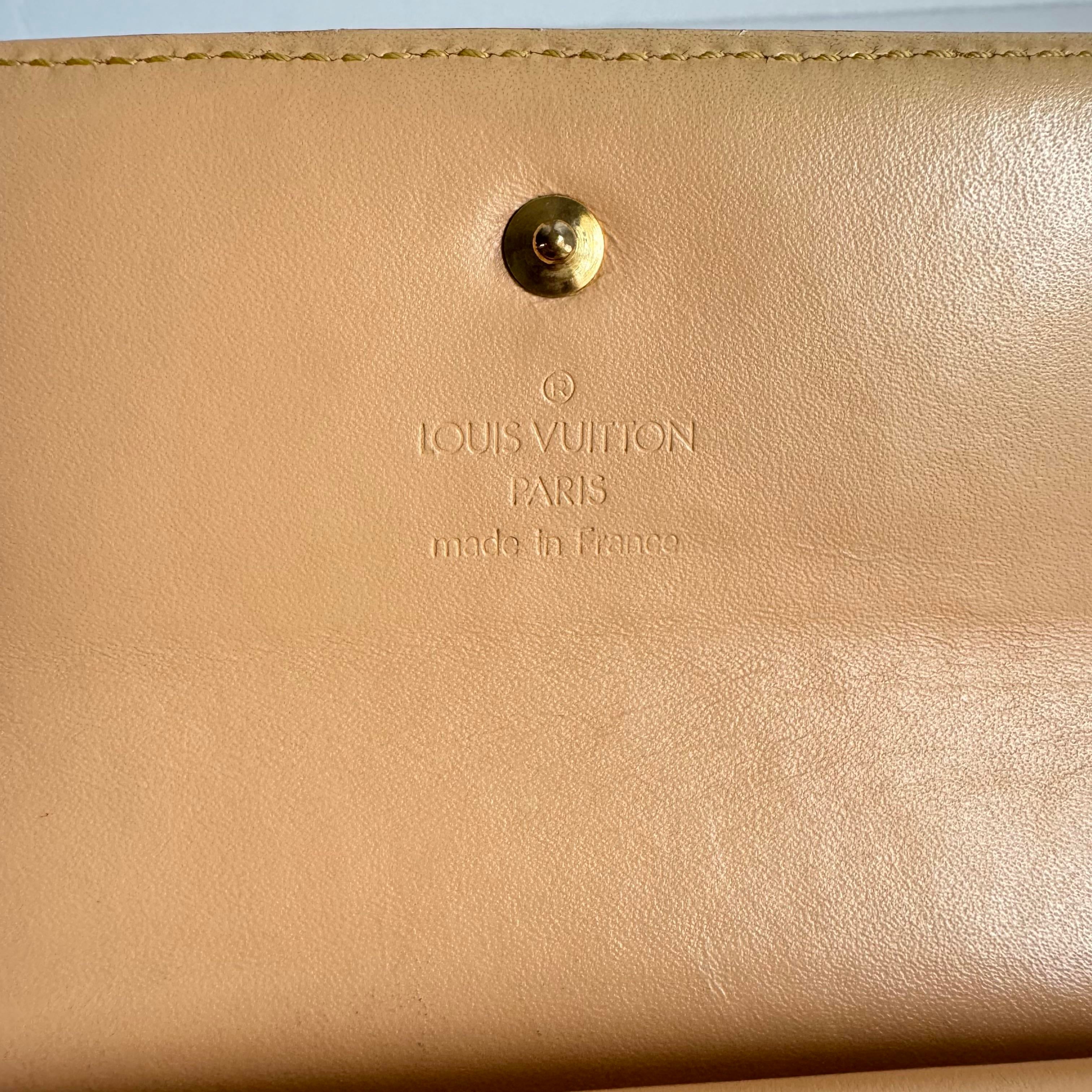 【希少】 LOUIS VUITTON Vintage 2004 International Wallet Louis Vuitton Vintage 2004 International Wallet - White