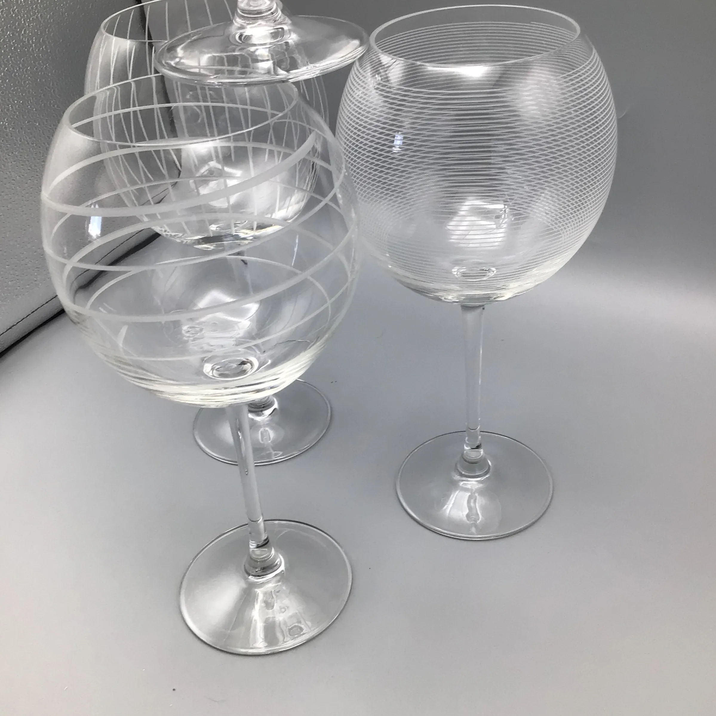 https://chairish-prod.freetls.fastly.net/image/product/master/9804177f-fe7a-49d6-ada4-971d822a5891/vintage-set-of-mikasa-cheers-crystal-balloon-wine-glasses-set-of-4-7050