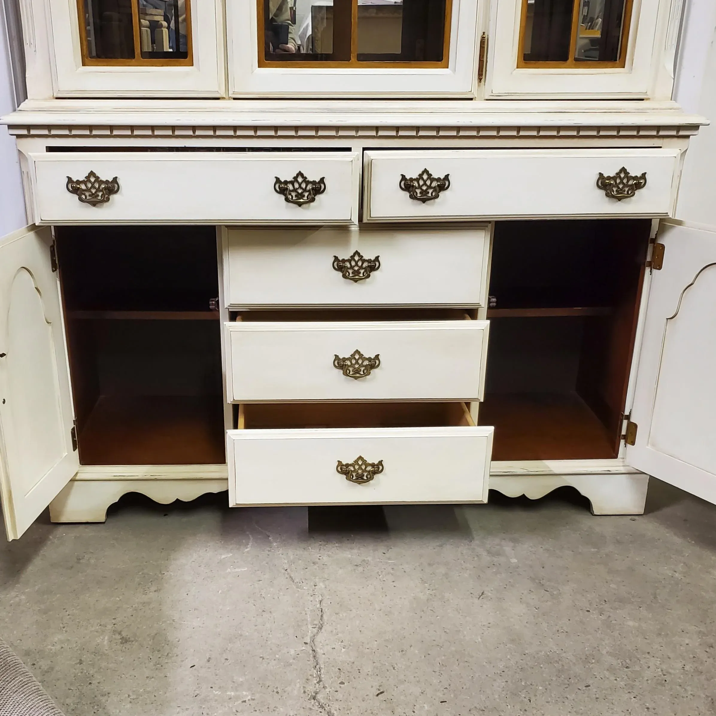 1990s Broyhill Traditional China Cabinet, Painted Antique White