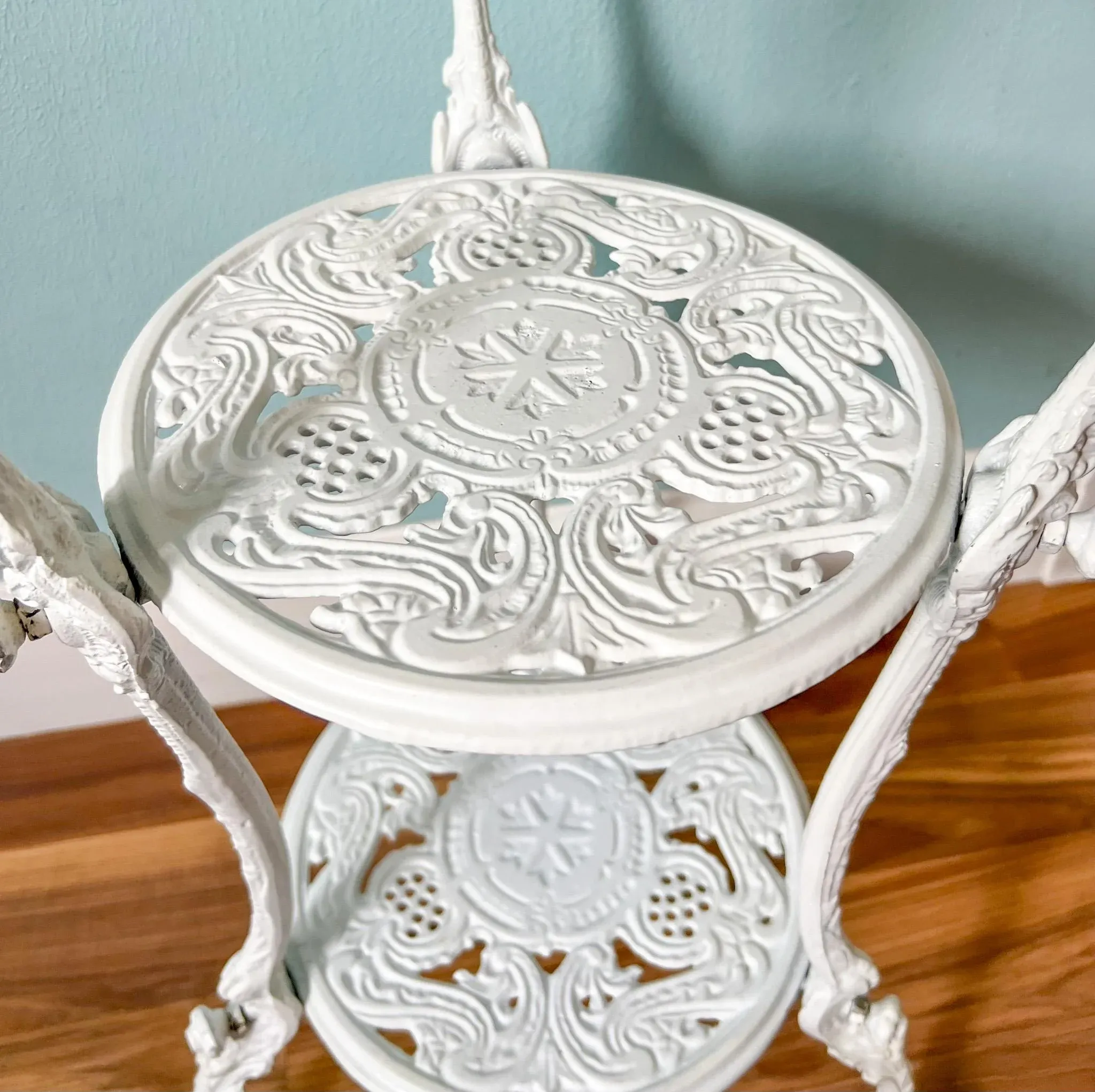 Vintage White Cast Aluminum Three-Tier Plant Stand – Victorian