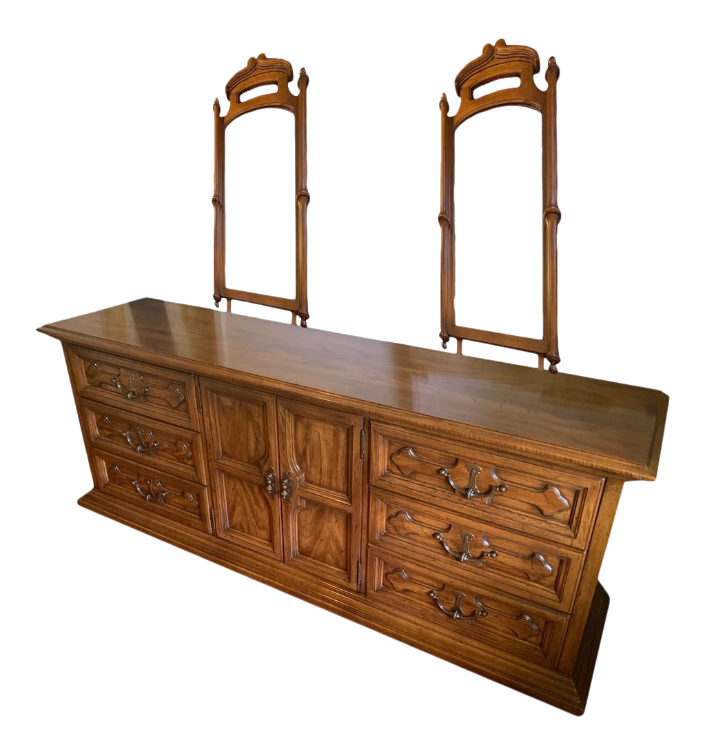 1970s Henredon French Transitional Bedroom Dresser With 2 Mirrors