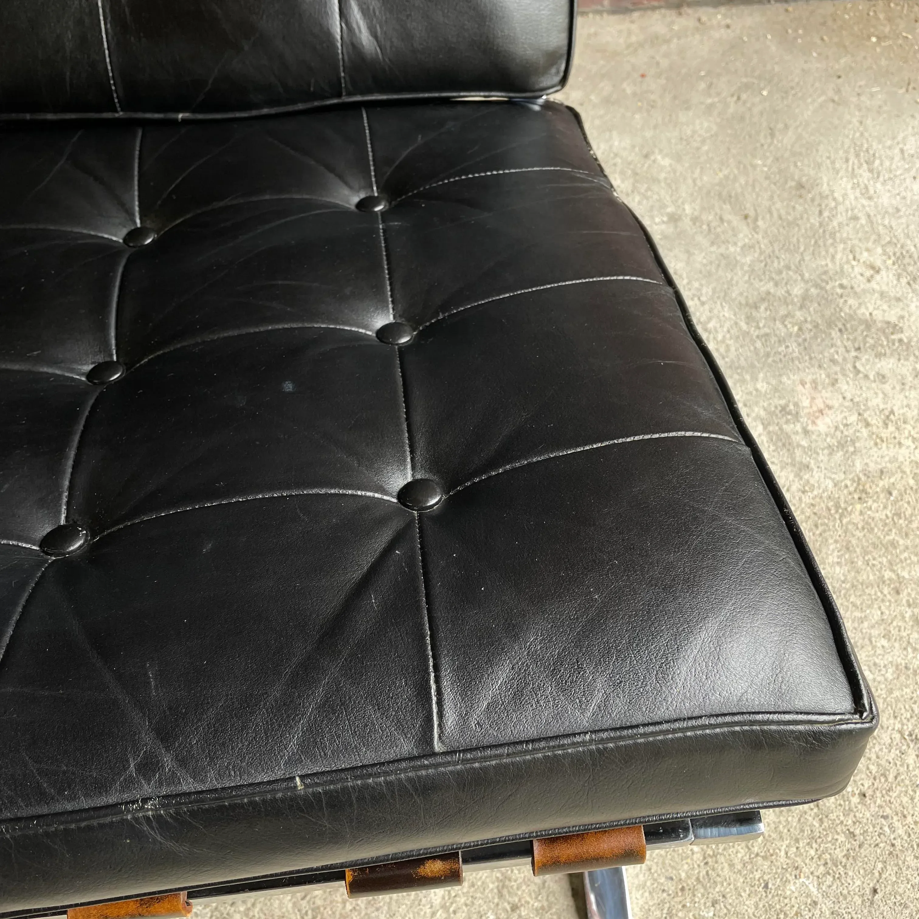 Charlton company eames discount chair