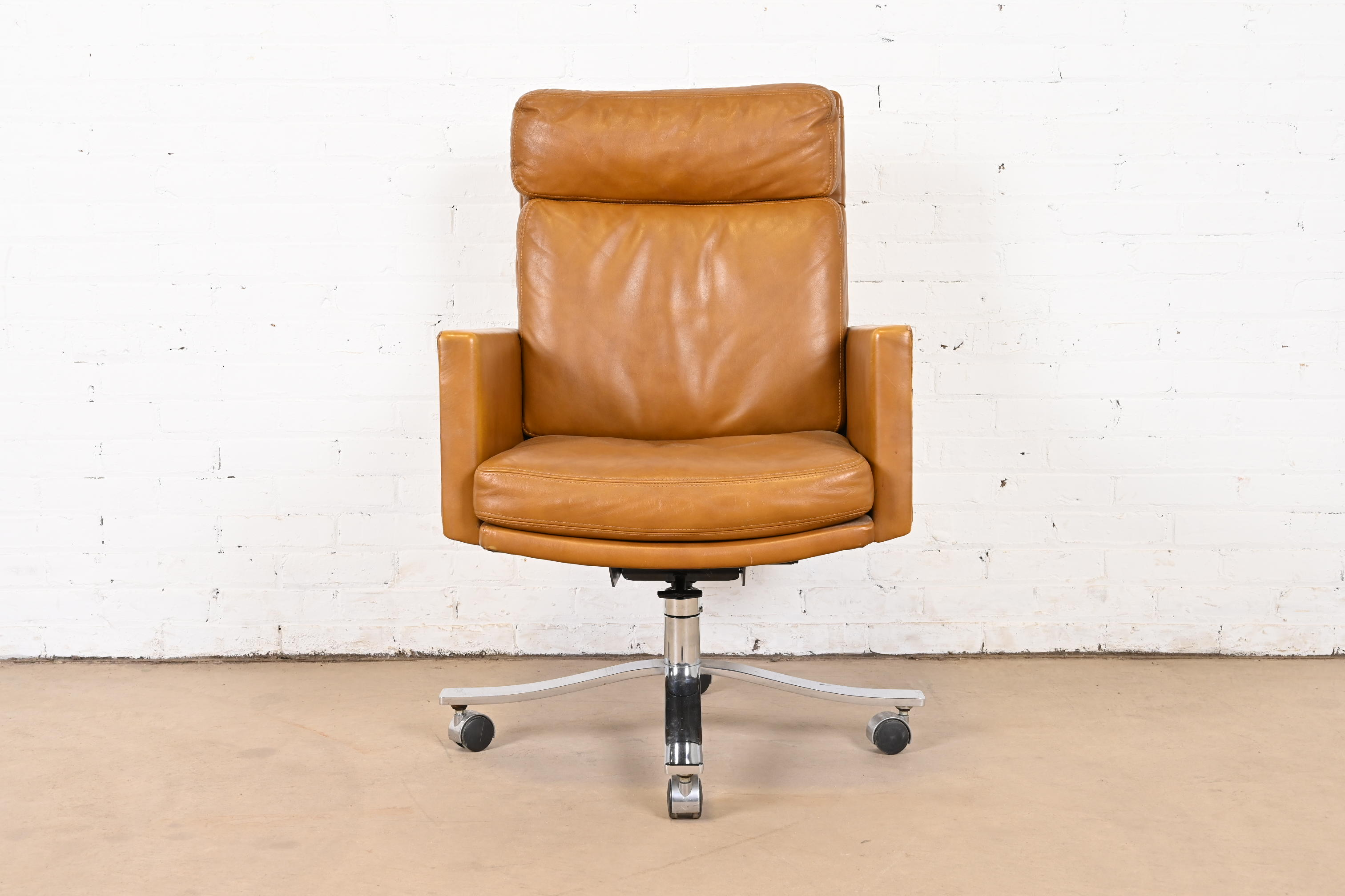 Stow Davis Mid-Century Modern Leather Executive Swivel Desk Chair