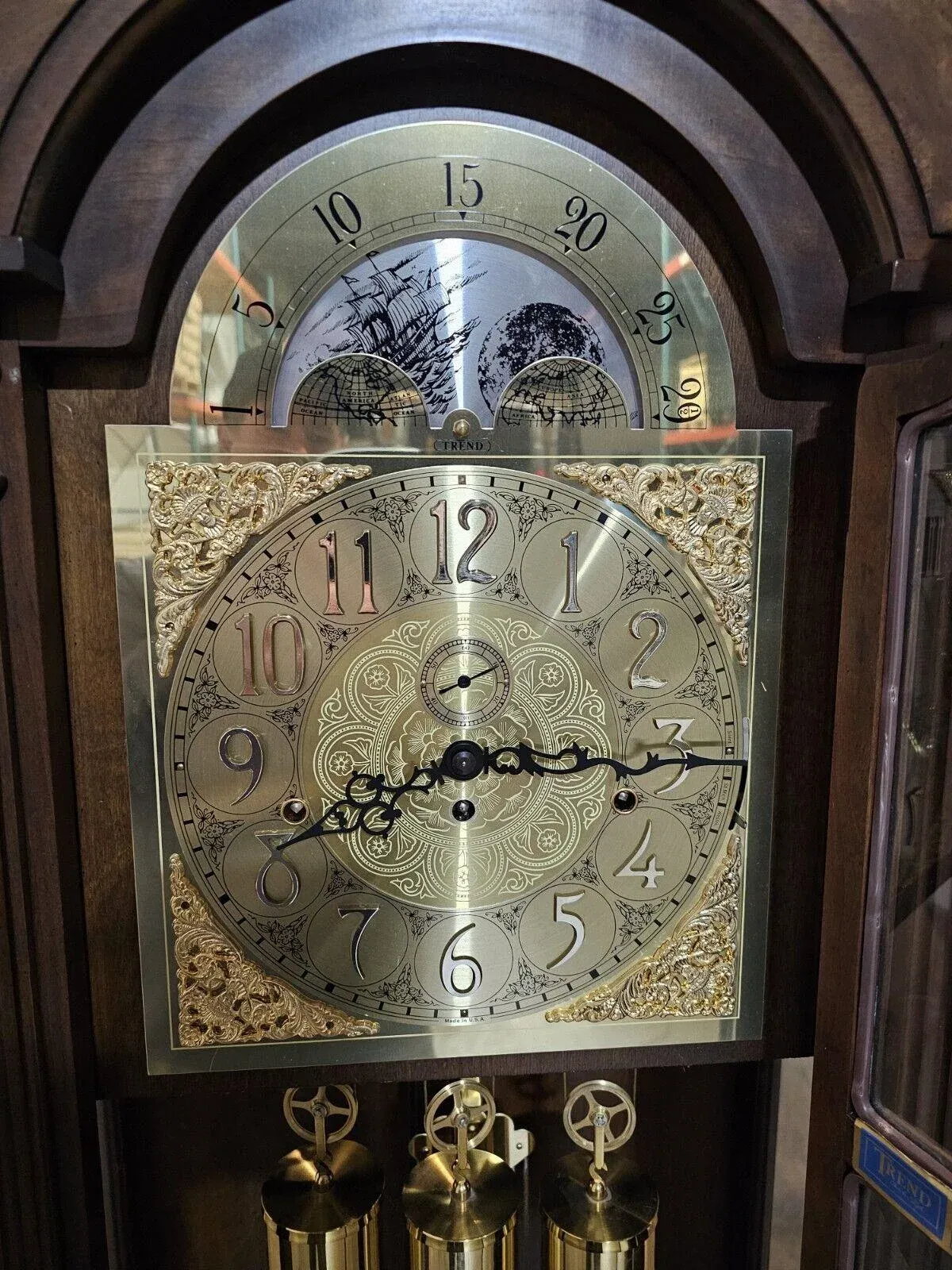 38灯 THE RICH OLD THEATERver. OLDMOUNTAIN Late 20th Century Ridgeway Traditional Cherry Tall Case