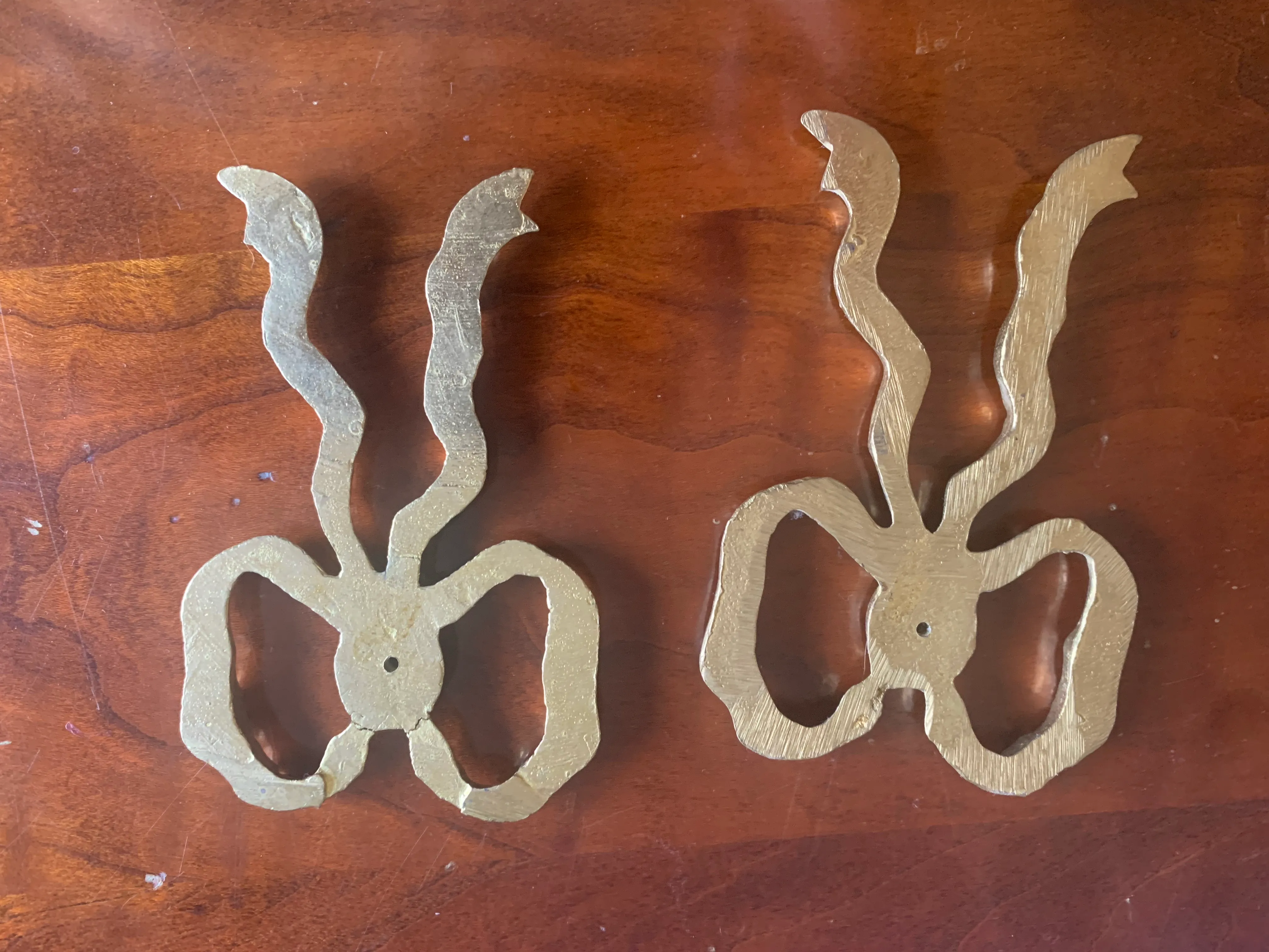 Pair of 1980s Small Brass Bows by Chelsea House Inc.