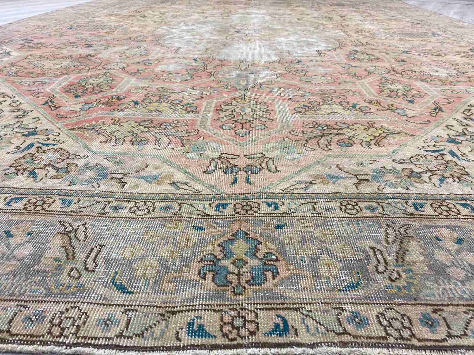 専用になりました　113×204 ViNTAGE TURKiSH RUG Oversized Vintage Turkish Hand Knotted Area Rug 113”x152