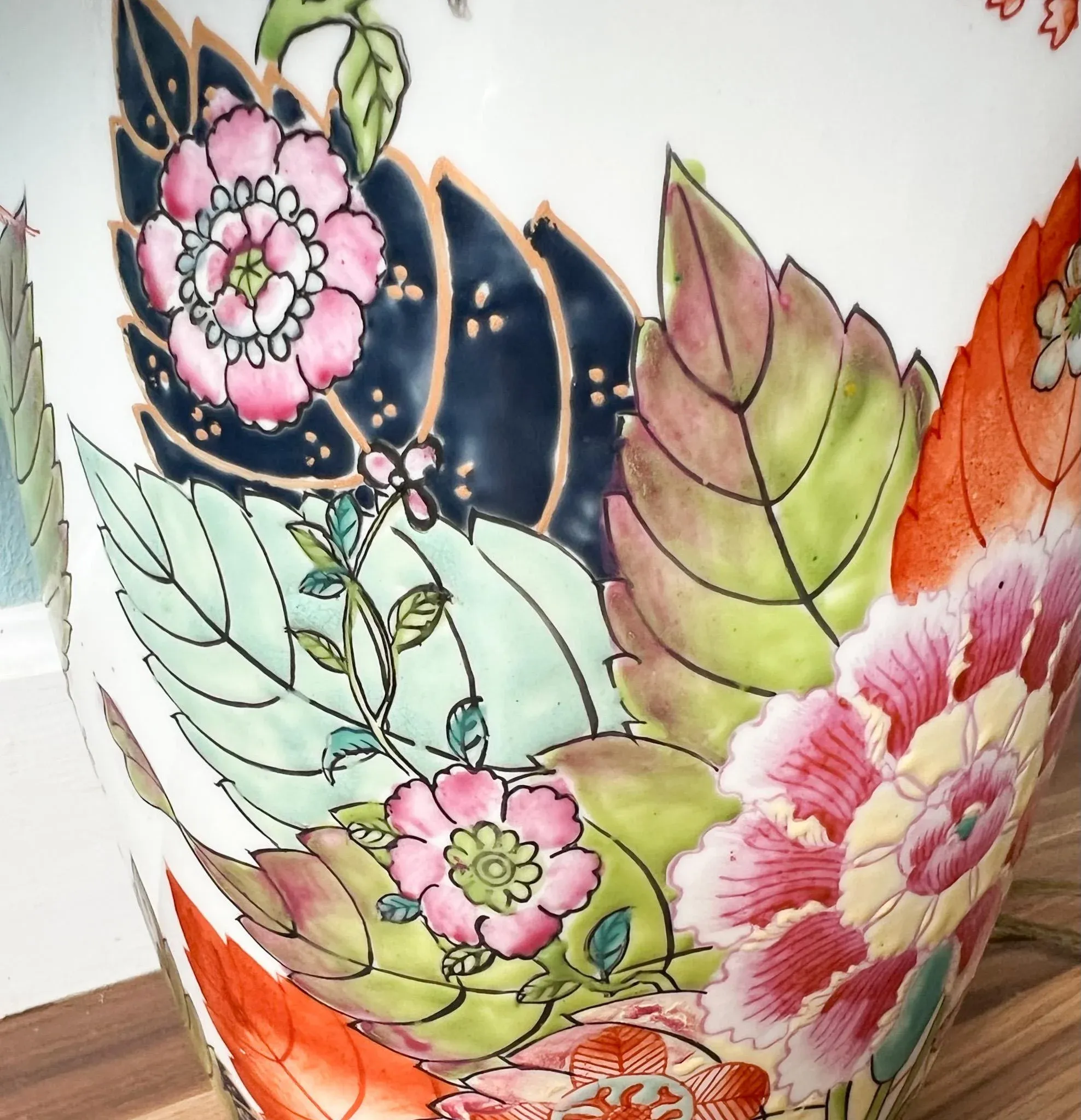 Vintage Tobacco Leaf Porcelain Table Lamp – Hand-Painted Floral & Bird  Motif – Hollywood Regency / Chinoiserie Style