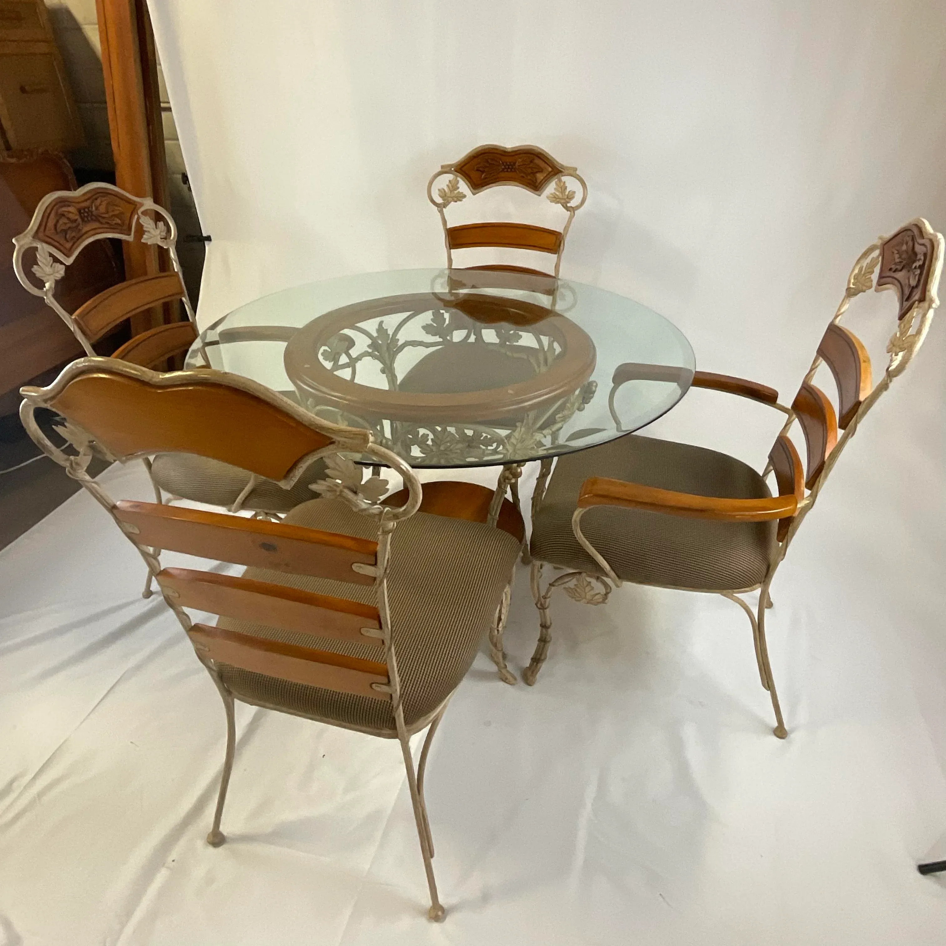 Vintage wrought iron dining table and chairs 2025