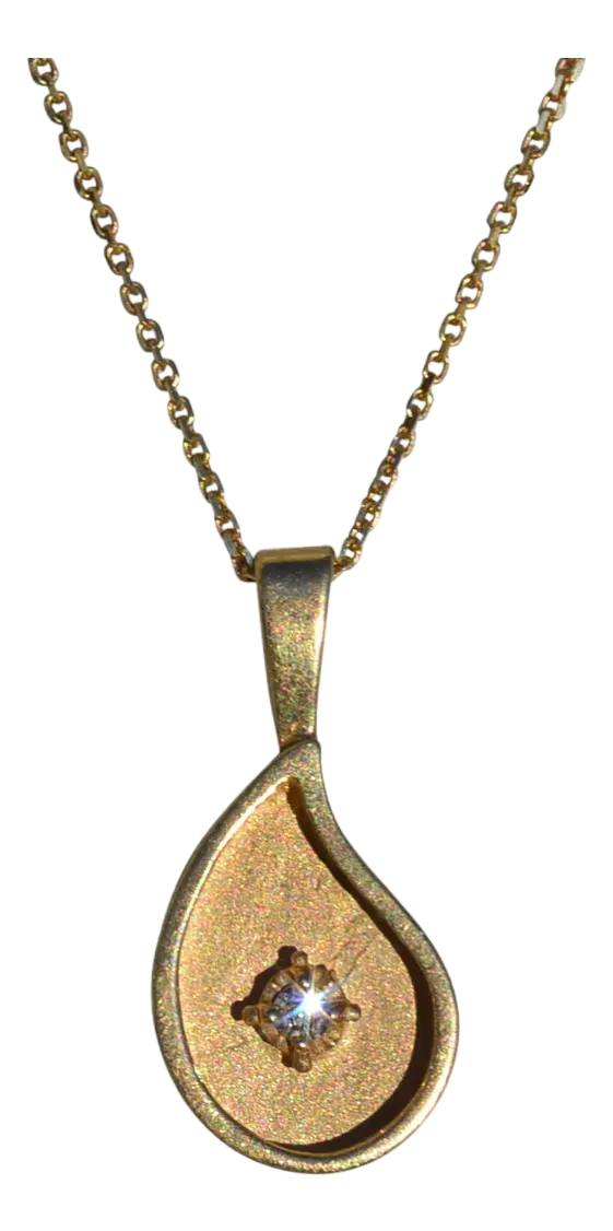 The Emberly: Ladies Vintage Tear Drop Diamond Necklace in 14K