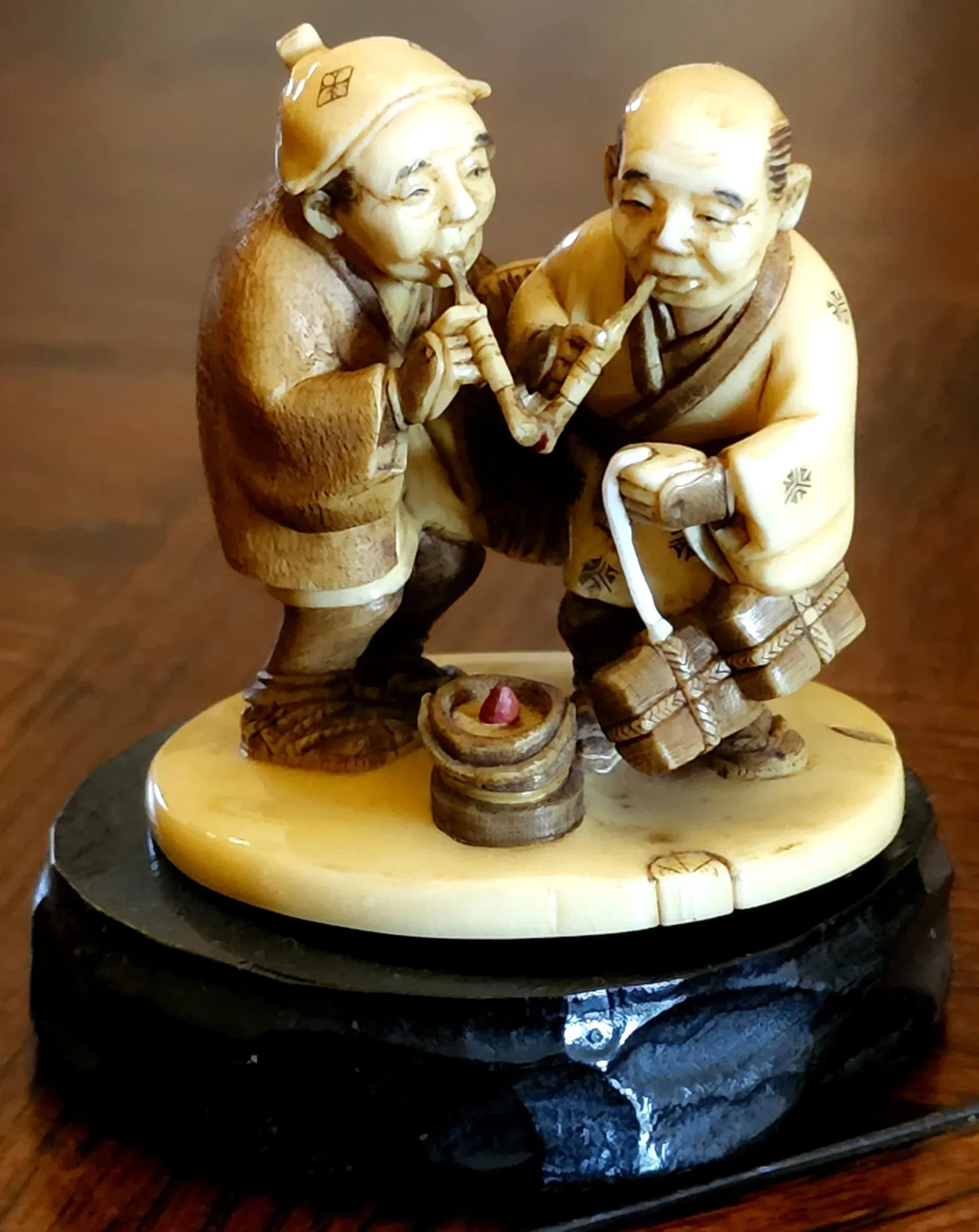 The World Of Netsuke: 根付　コレクション Lot - MULTI COLORED NETSUKE COLLECTION