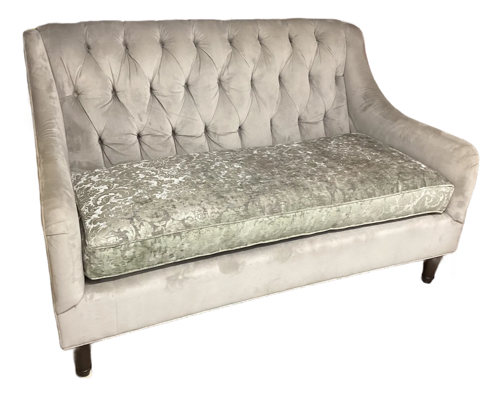 English Style Tufted Love-Seat in Grey Velvet