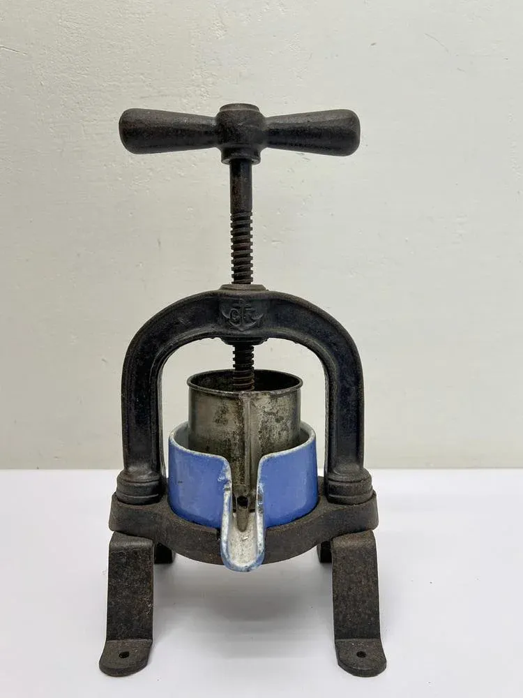 調理器具 secondhand ferric Antique French Cast Iron Fruit Press from Camion Frères, 1920s