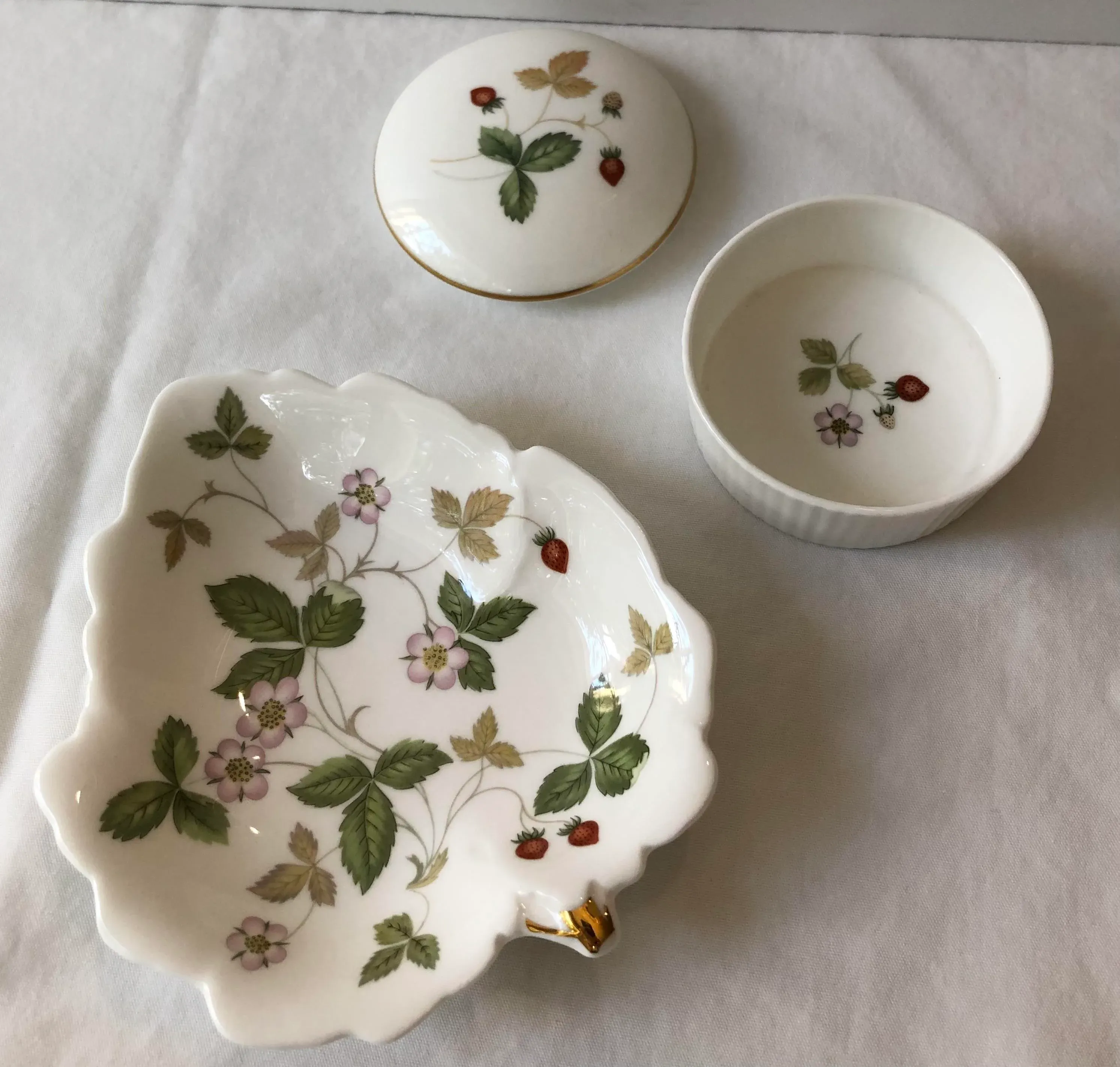 English Wedgwood Wild Strawberry Dish & Trinket Box | Chairish