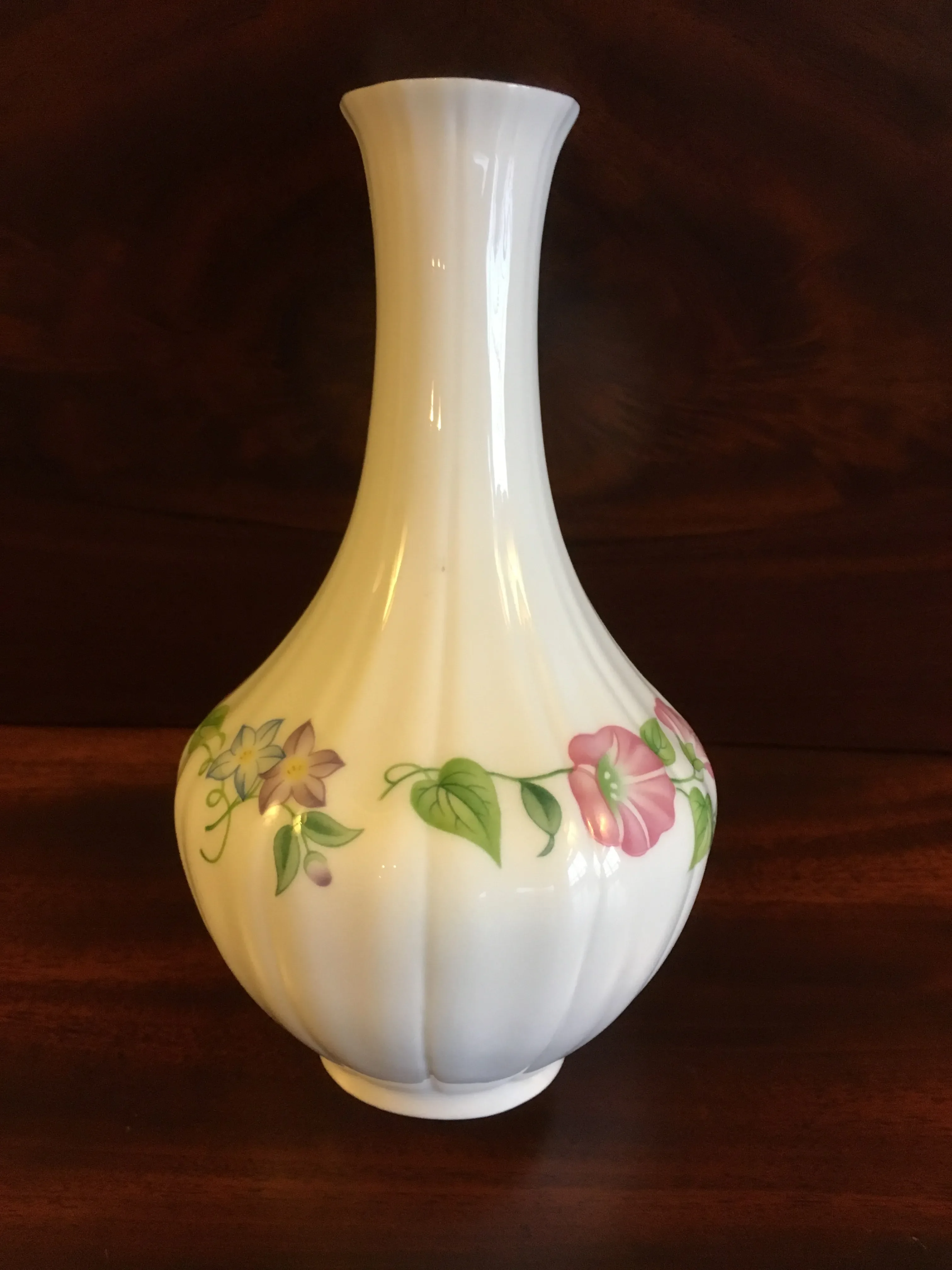 ROYAL WORCESTER DOGWOOD FLOWER VACE！