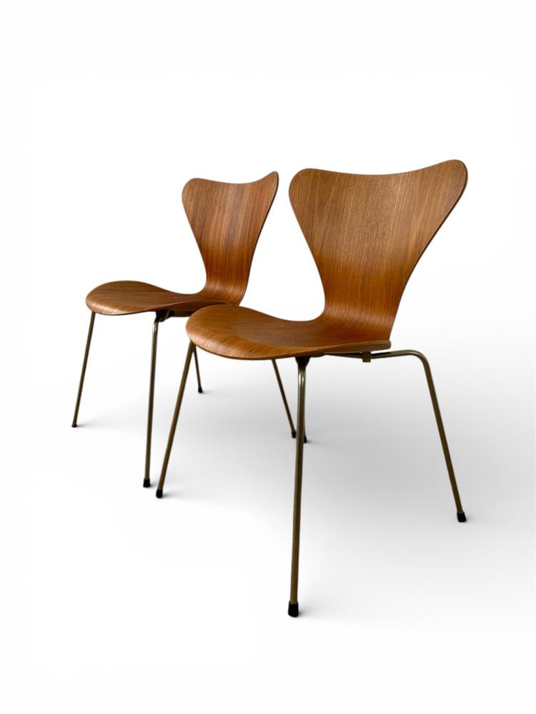 椅子 FRITZ HANSEN SERIES 7 teak Series 7 Chair in Teak by Arne Jacobsen for Fritz Hansen