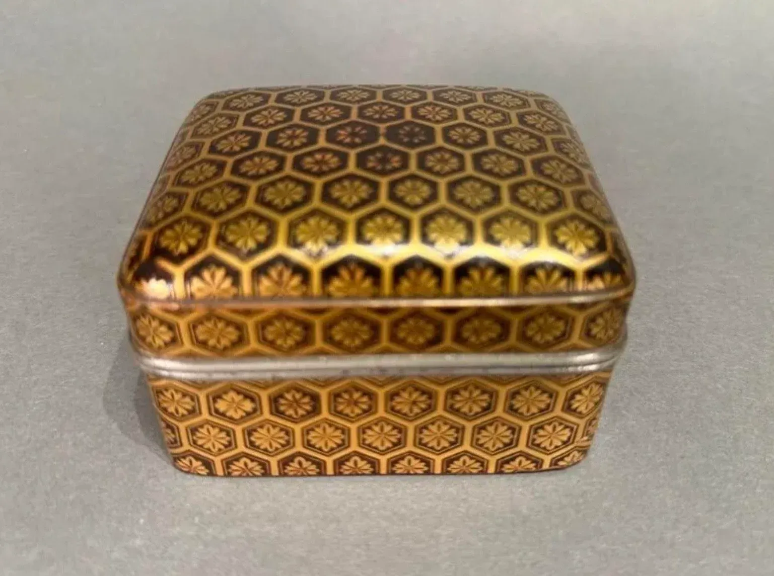 Late 17/Early 18th Century Japanese Edo Period Lacquer Kogo Incense Box
