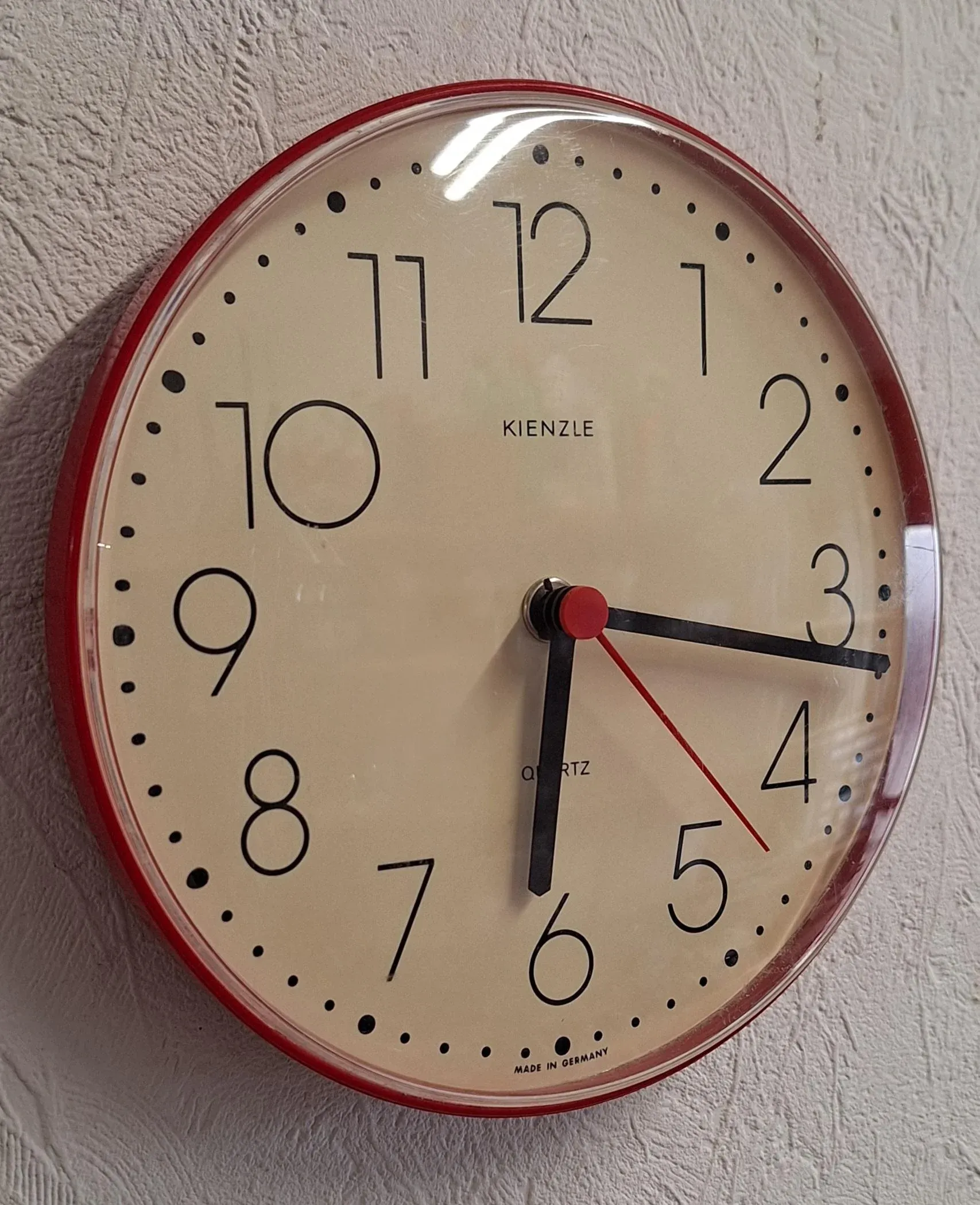 【美品】70’sナショナルクロック 掛時計 鮮烈レッドのラウンデッドレクタングル Vintage German Wall Clock with Red Plastic Case from Kienzle