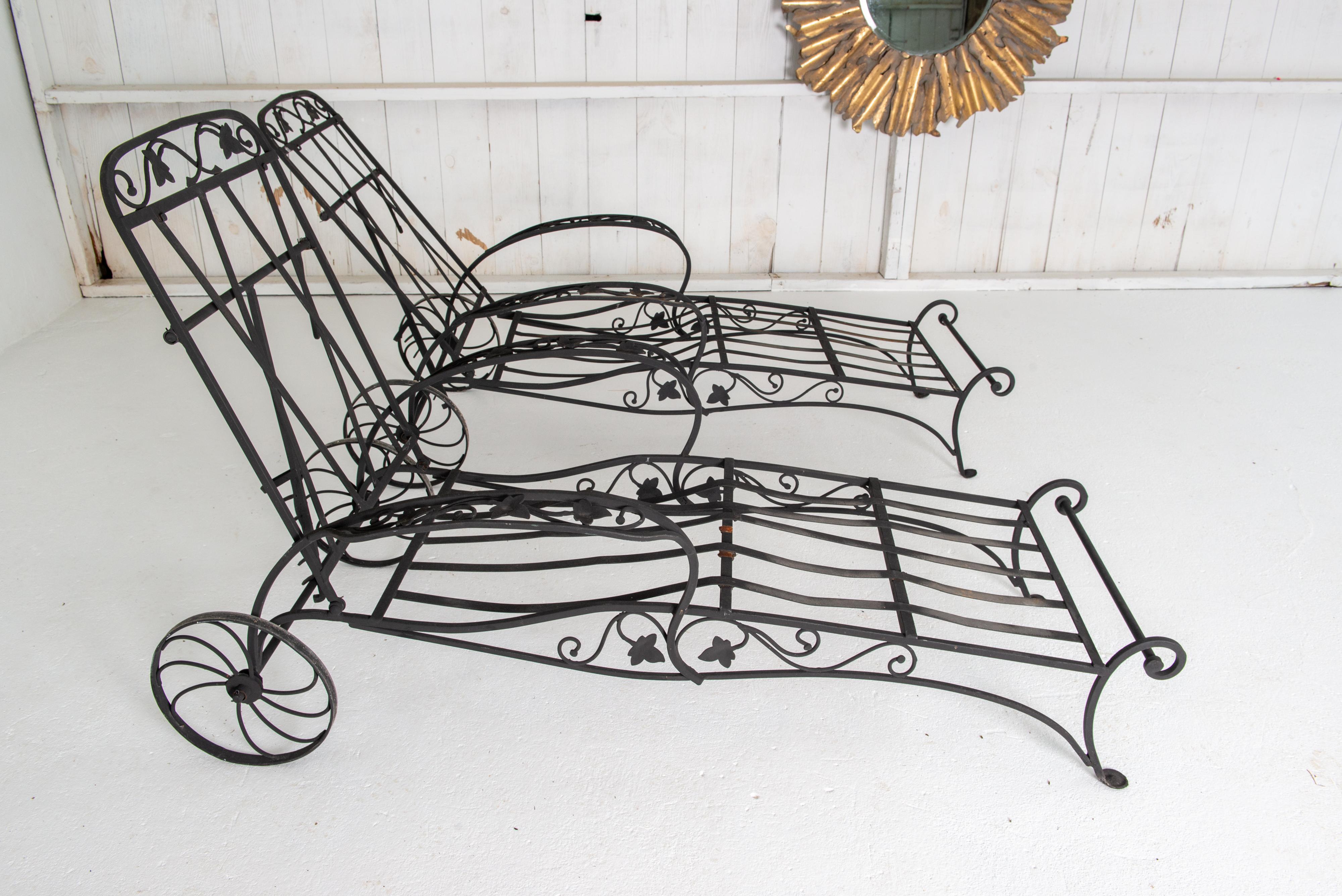 Pair of 1940s Attributed Salterini Mt Vernon Wrought Iron Chaise Lounges