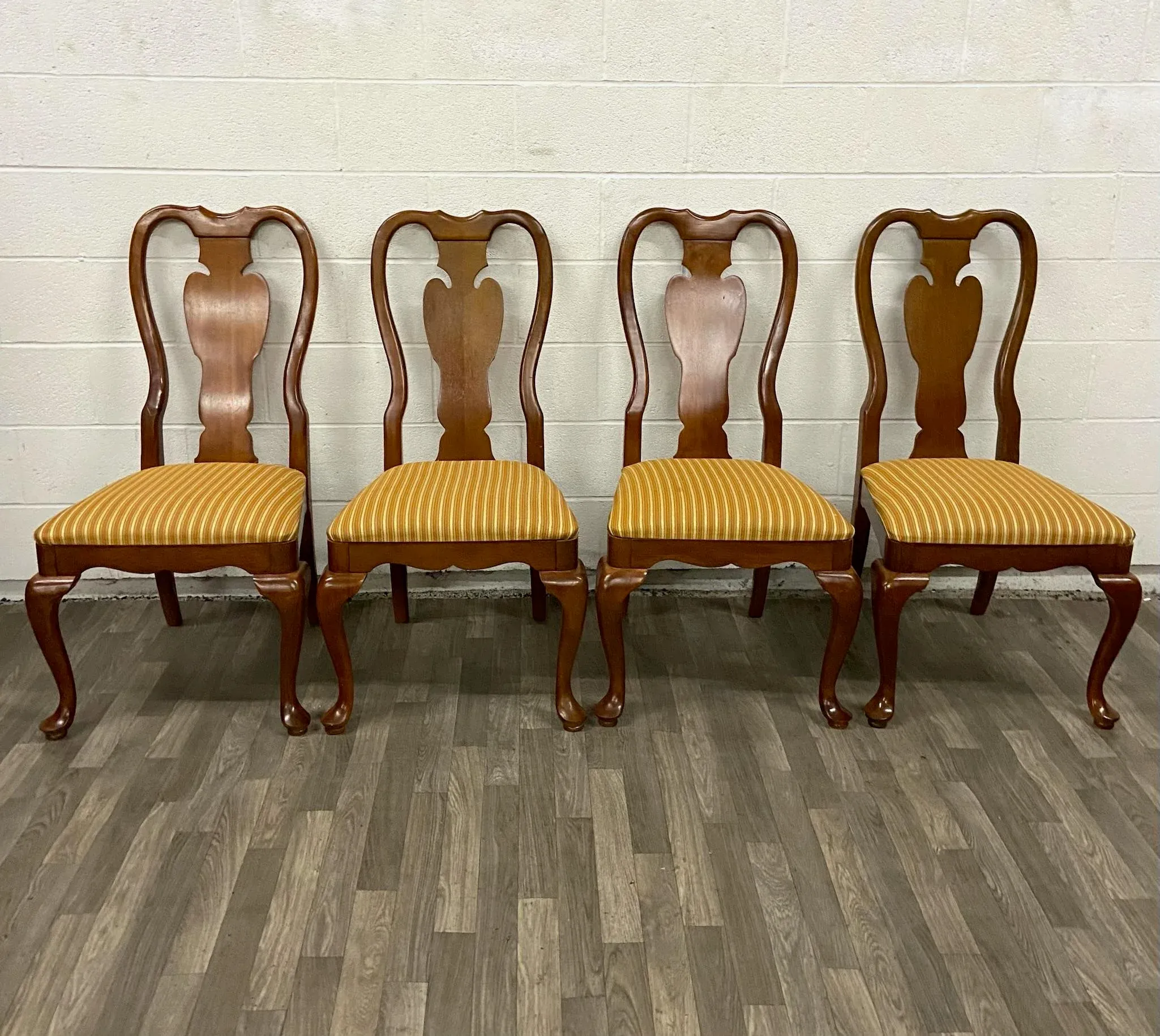 Vintage Universal Furniture Queen Anne Style Dining Chairs - Set of 4, image size:2049x1831