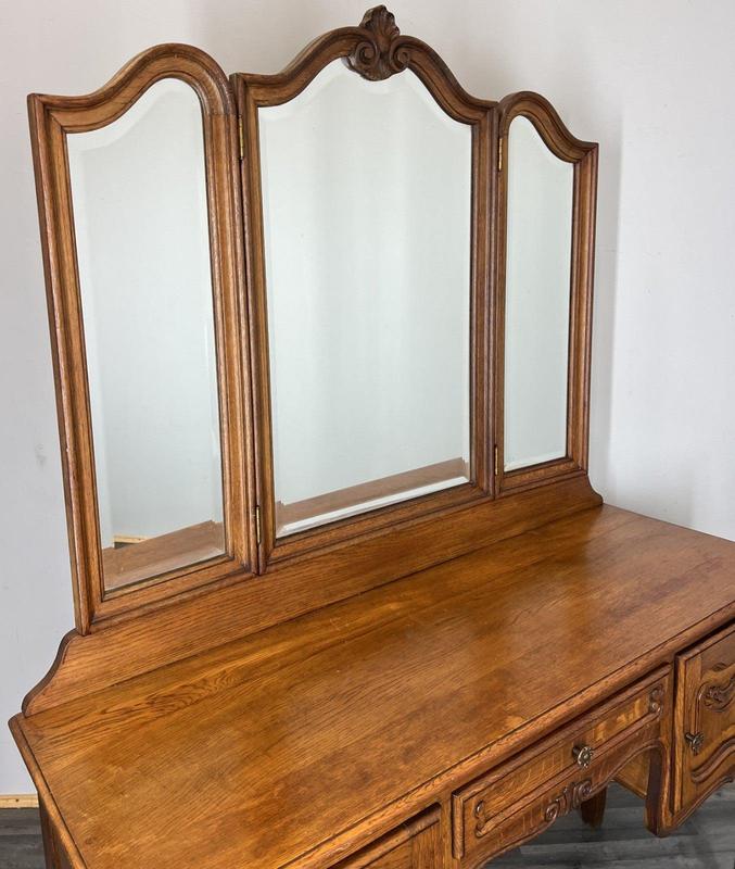 dressing table vintage mirror Amazon.com The ergonomic curved desktop allows closer access to your cosmetics U40 _23 Beautiful Vintage Dressing
