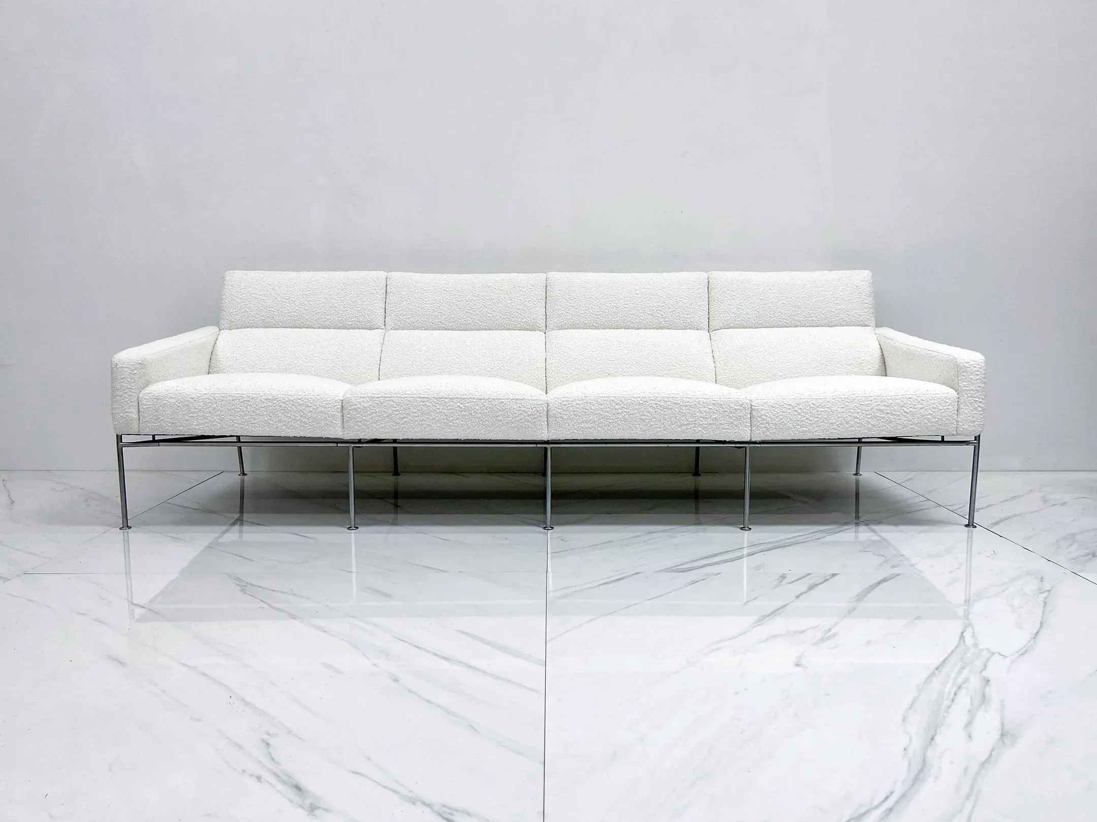 Arne jacobsen couch sale